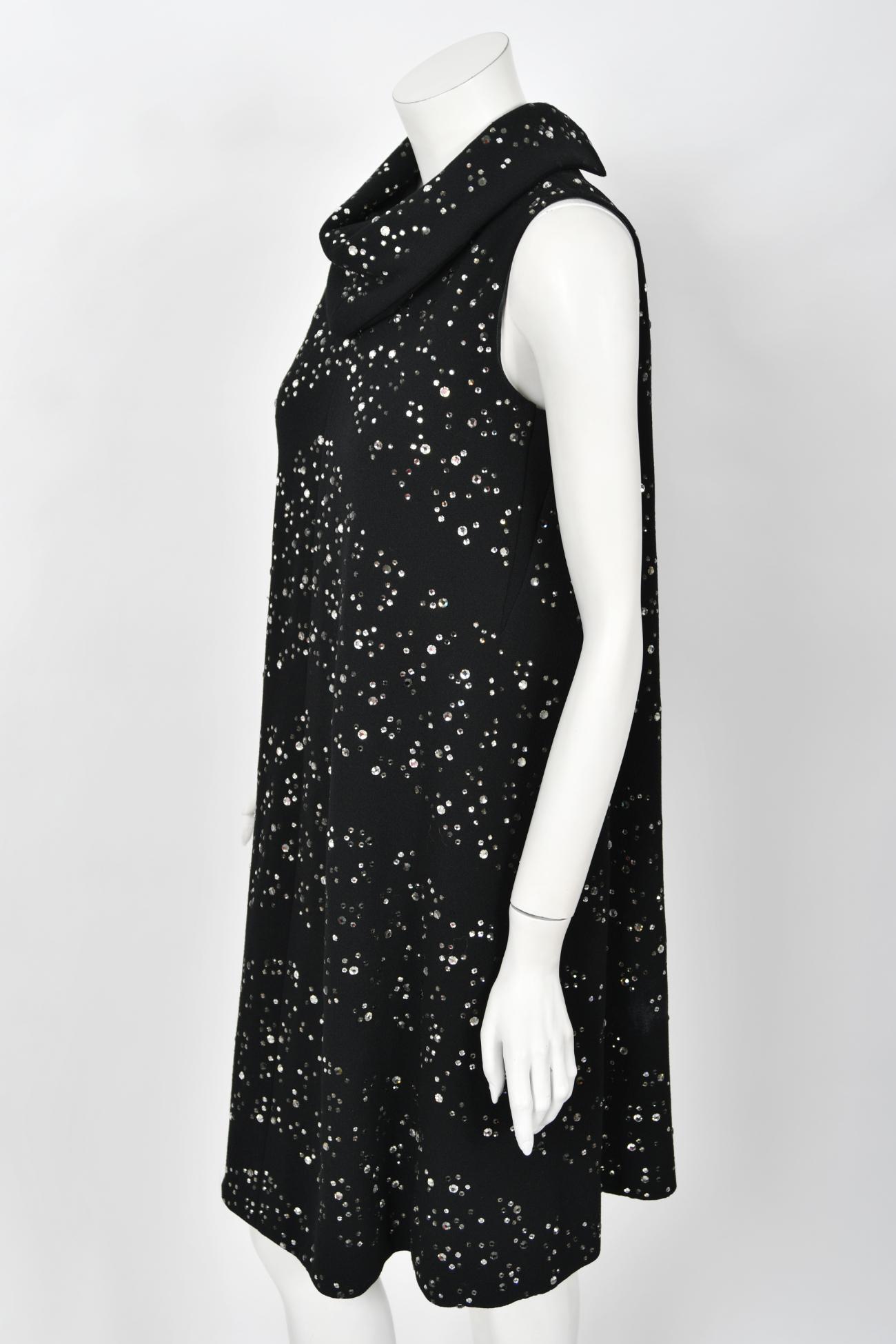 Vintage 1960's Pauline Trigère Rhinestone Studded Black Wool Mod Trapeze Dress  en vente 2