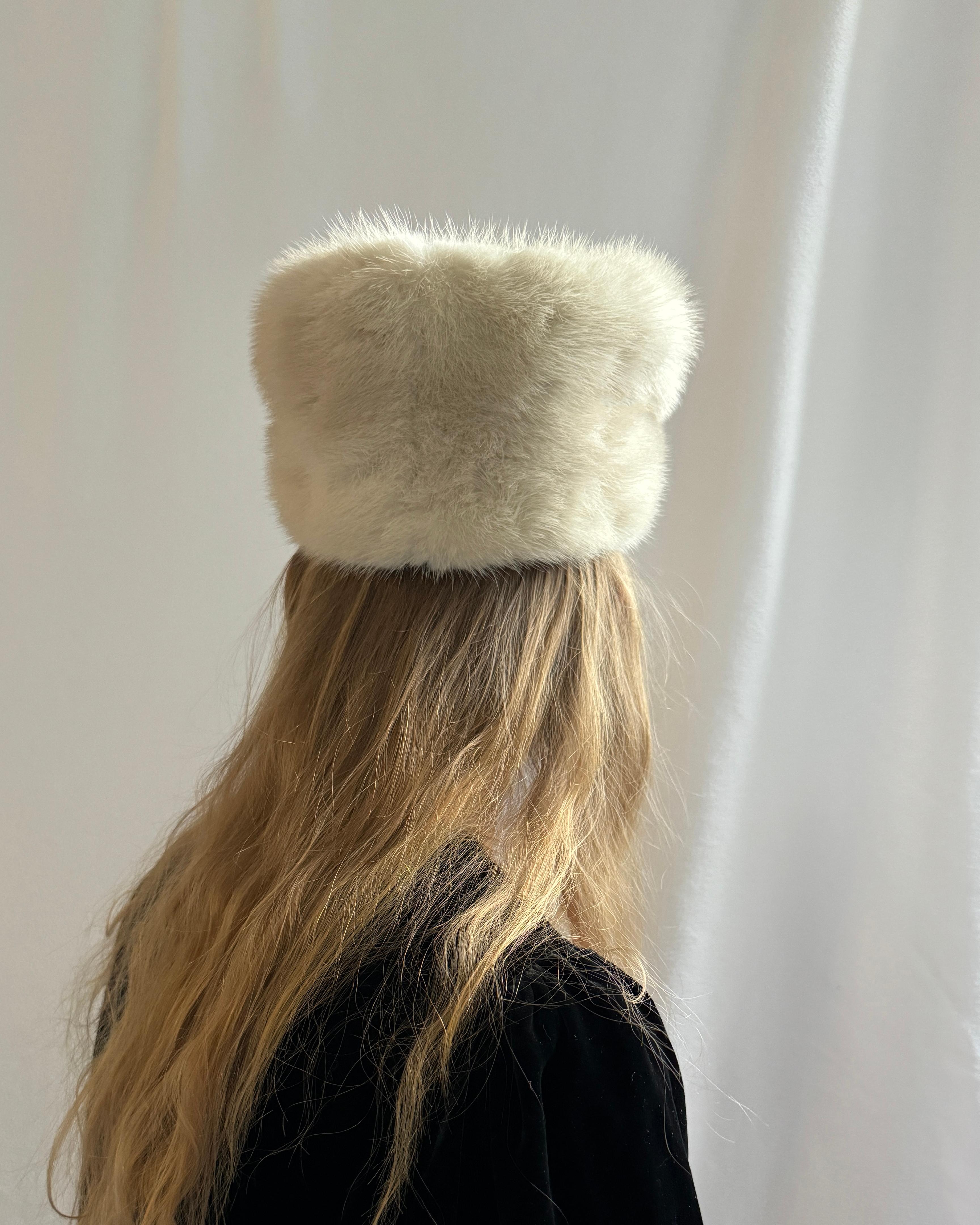 Women's or Men's VINTAGE 1960s PEARL MINK HAT For Sale