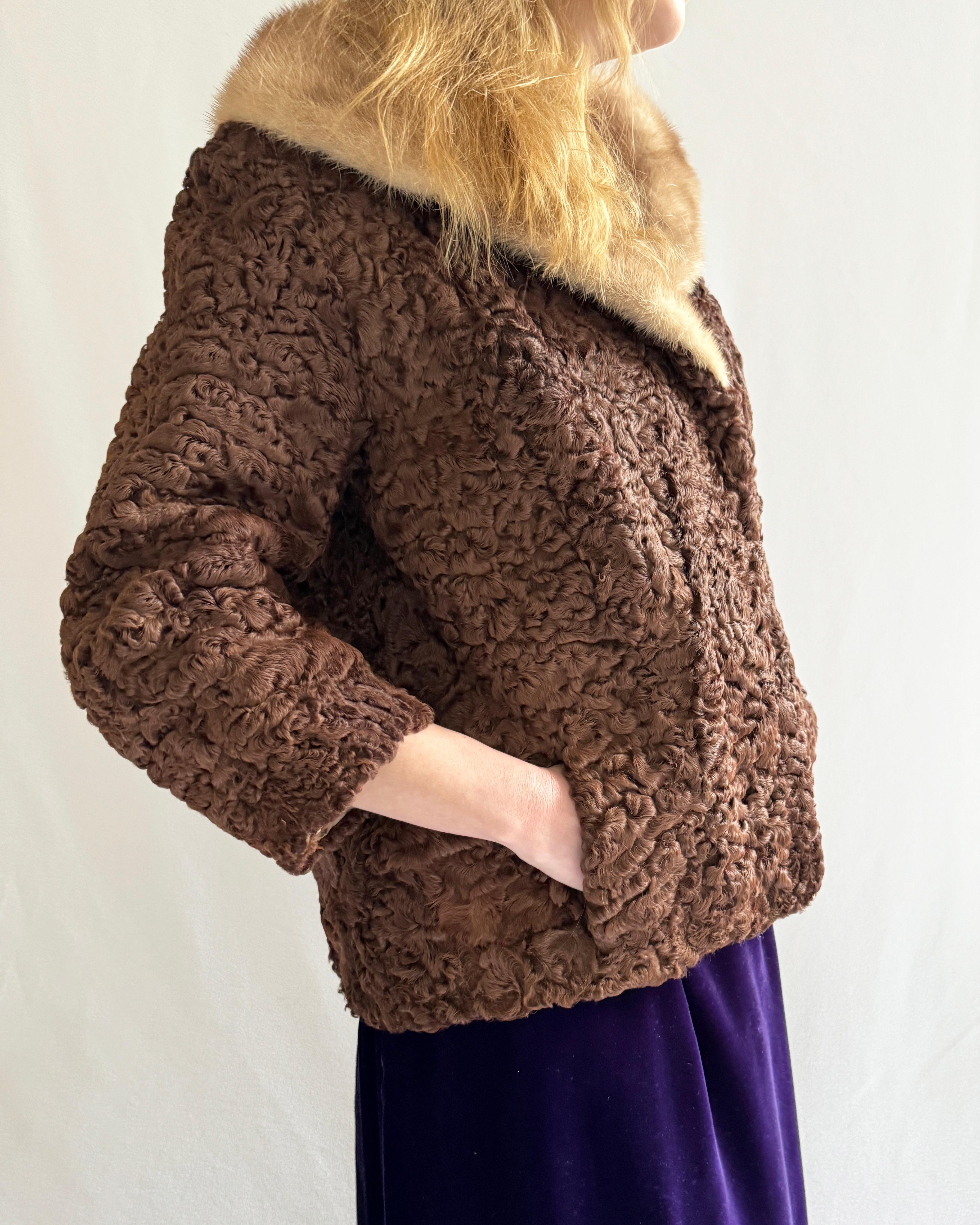 VINTAGE 1960s PERSIAN LAMB COAT WITH MINK COLLAR In Good Condition In New York, NY