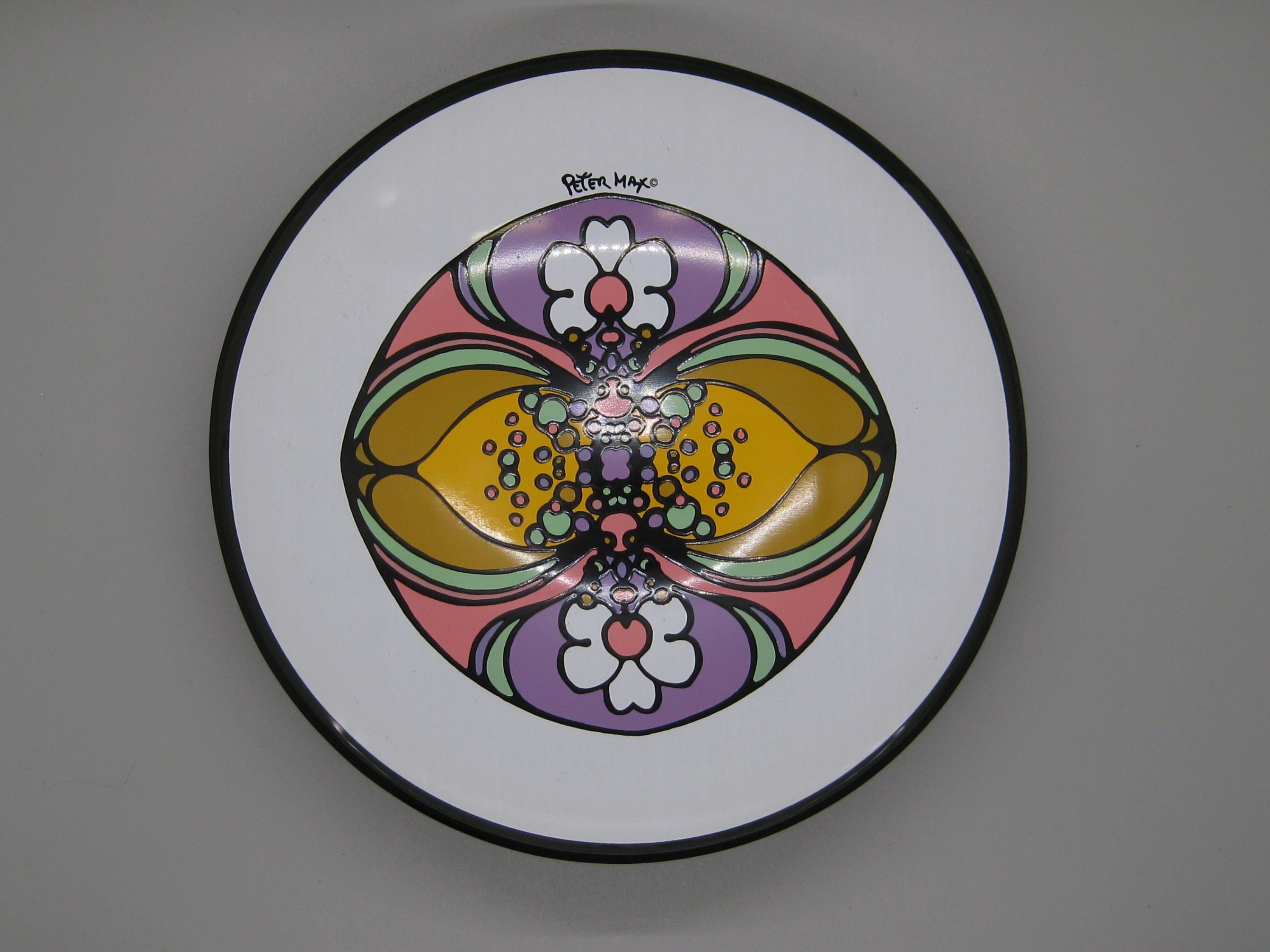Superbe bol en verre pop-art Peter Max datant des années 1960. Merveilleuse forme et conception. Signé sur la surface intérieure.  En excellente forme, sans aucun problème d'état. Mesure 7