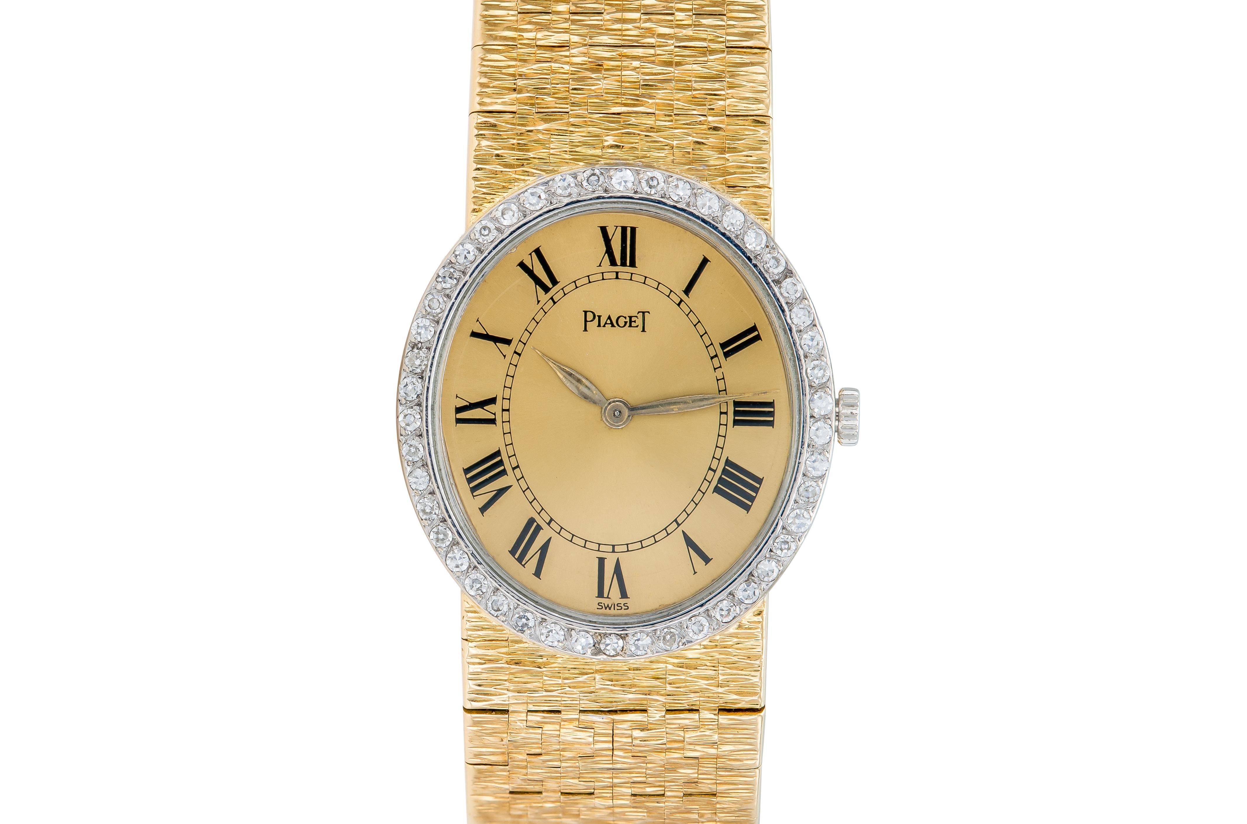 Finamente elaborada en oro amarillo de 18 quilates con diamantes redondos talla brillante en el bisel.
Firmado por Piaget
Alrededor de 1960
Cara de 25 mm
Banda de 15 cm
Model No. 9825 A6
Número de serie 302456
