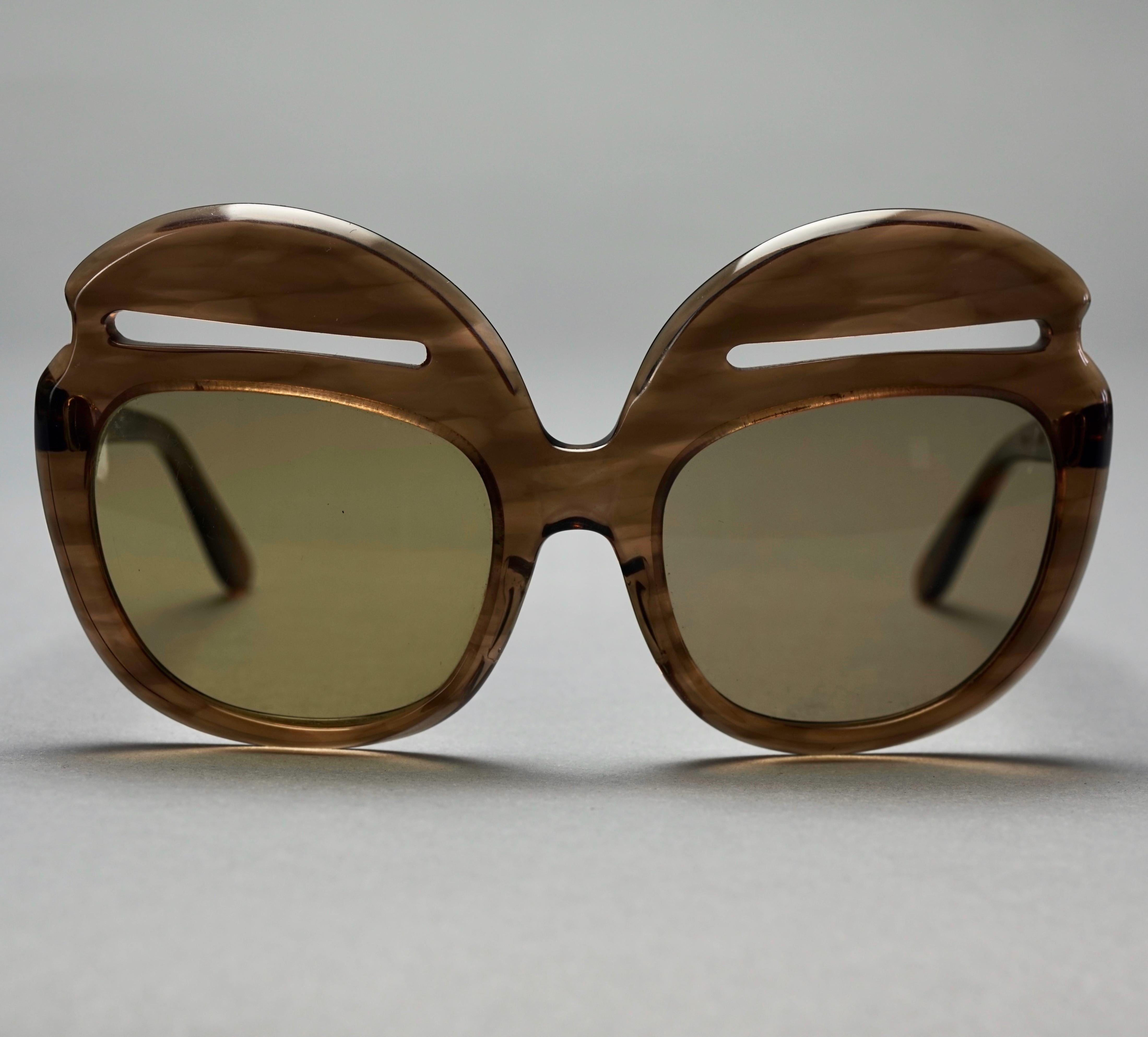 Vintage 1960s PIERRE CARDIN Iconic Oversized Eyebrow Sunglasses In Excellent Condition In Kingersheim, Alsace
