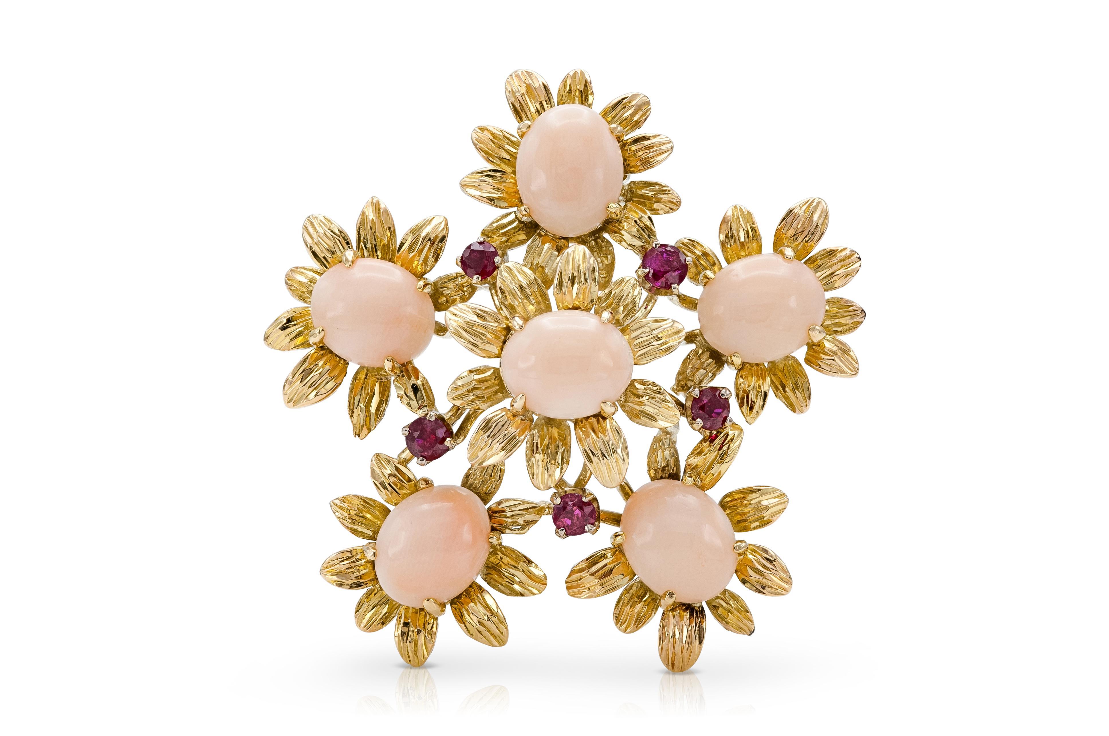 Finely crafted in 18k yellow gold with Pink Coral and Round cut Rubies.
Circa 1960s