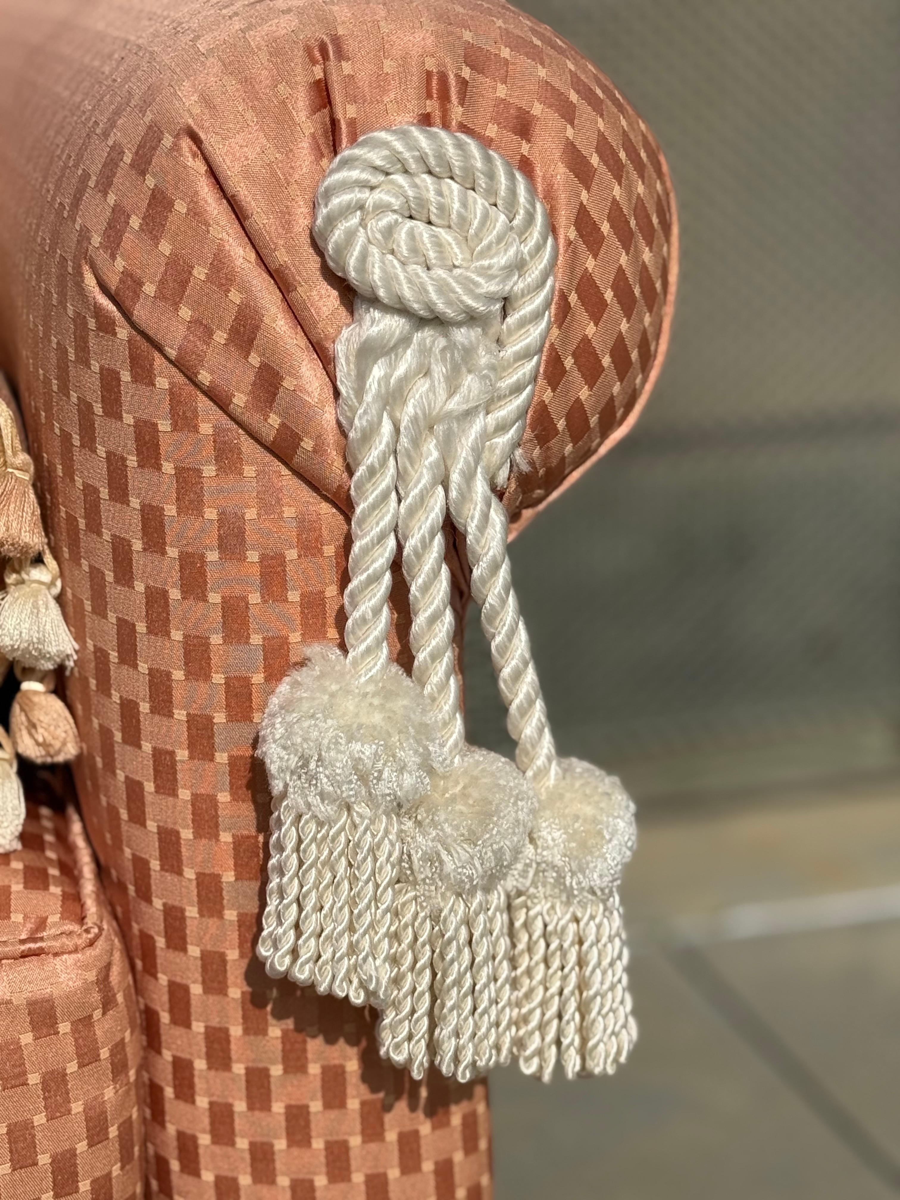 Vintage 1960s Rosa Liebessitz Sofa (Seide) im Angebot