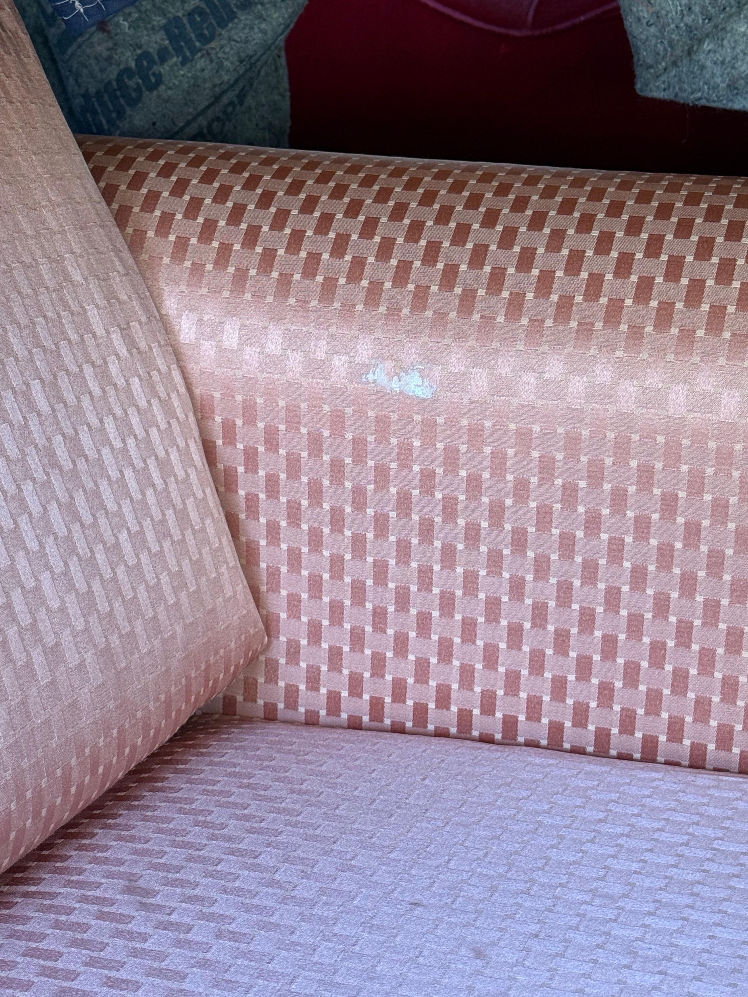 Vintage 1960s Rosa Liebessitz Sofa im Angebot 1