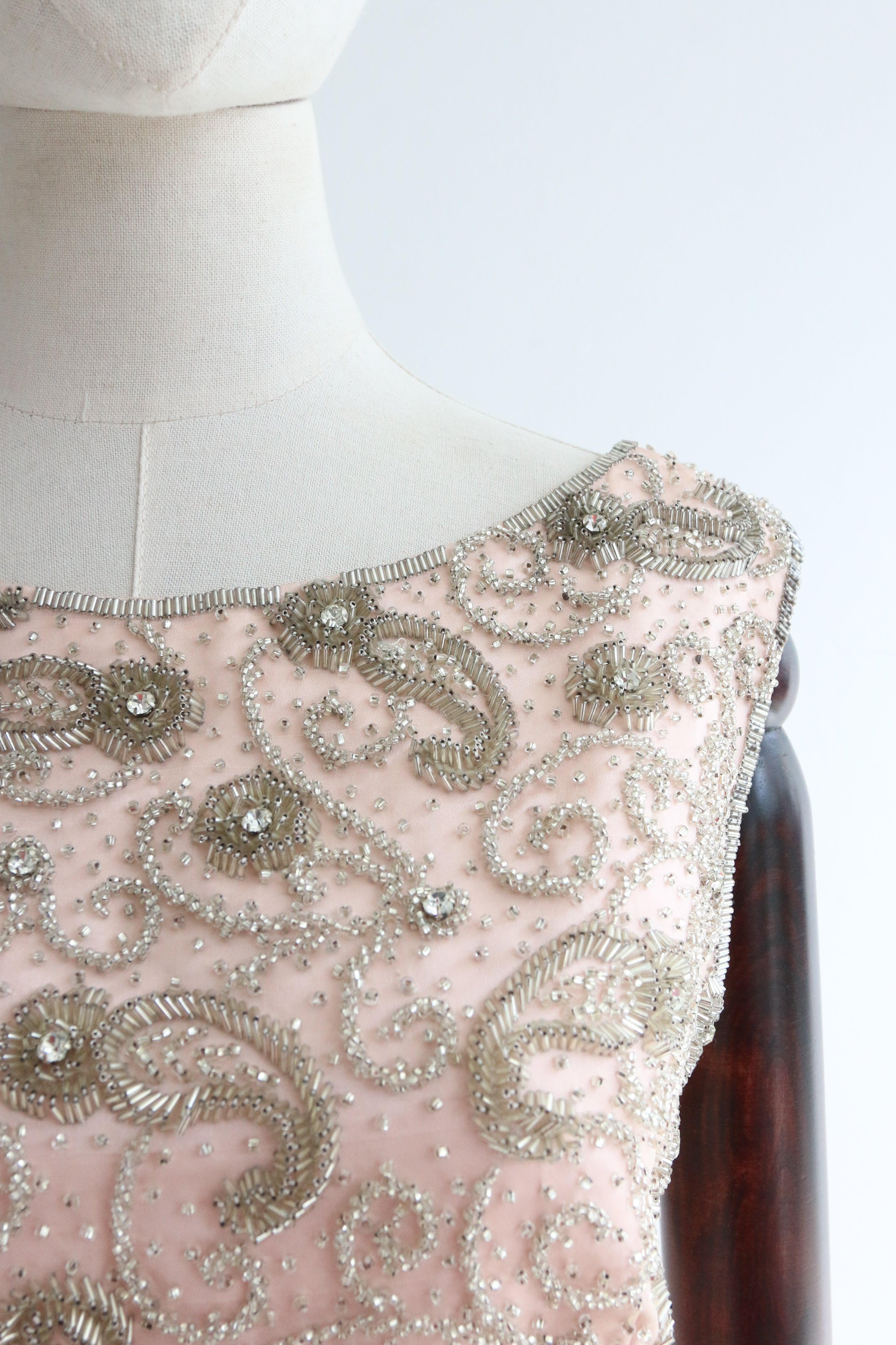 Beige Abito da cocktail vintage anni '60 in seta rosa con perline Malcom Starr Paisley UK 12 US 8 in vendita