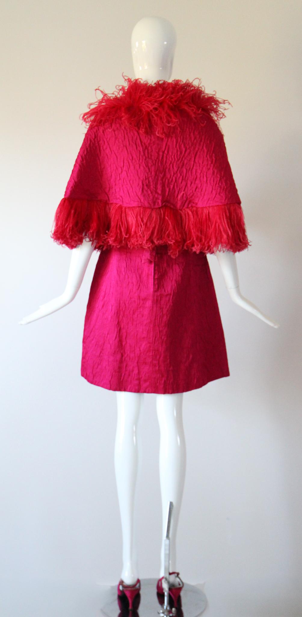 Vestido vintage de seda rosa de los años 60 y capa a juego de plumas de avestruz UK 12 US 8 en venta 9