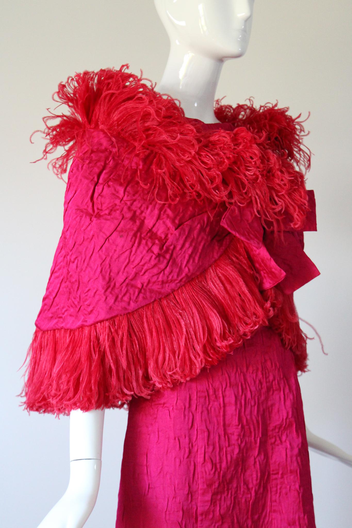 De las mujeres Vestido vintage de seda rosa de los años 60 y capa a juego de plumas de avestruz UK 12 US 8 en venta