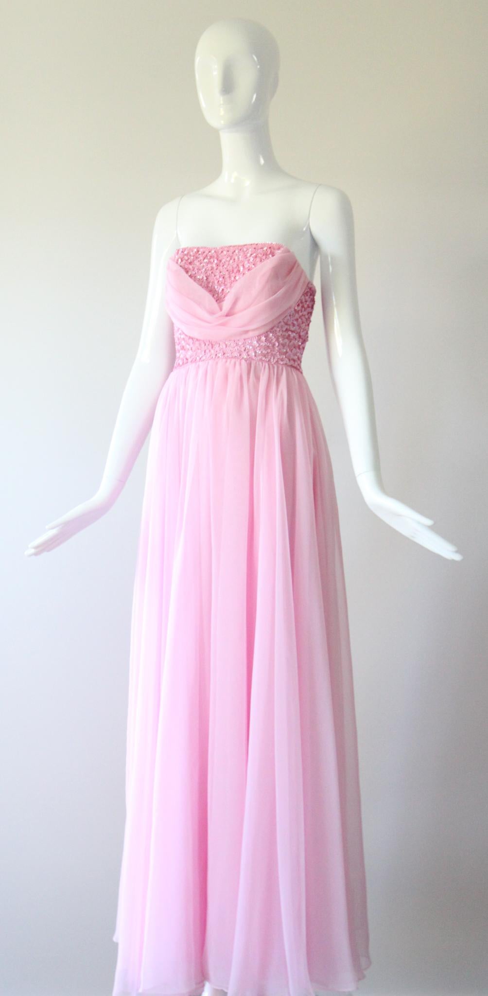 Vintage 1960's Rosa trägerloses Abendkleid Rosa Chiffon Mike Benet UK 8 US 4 im Angebot 2