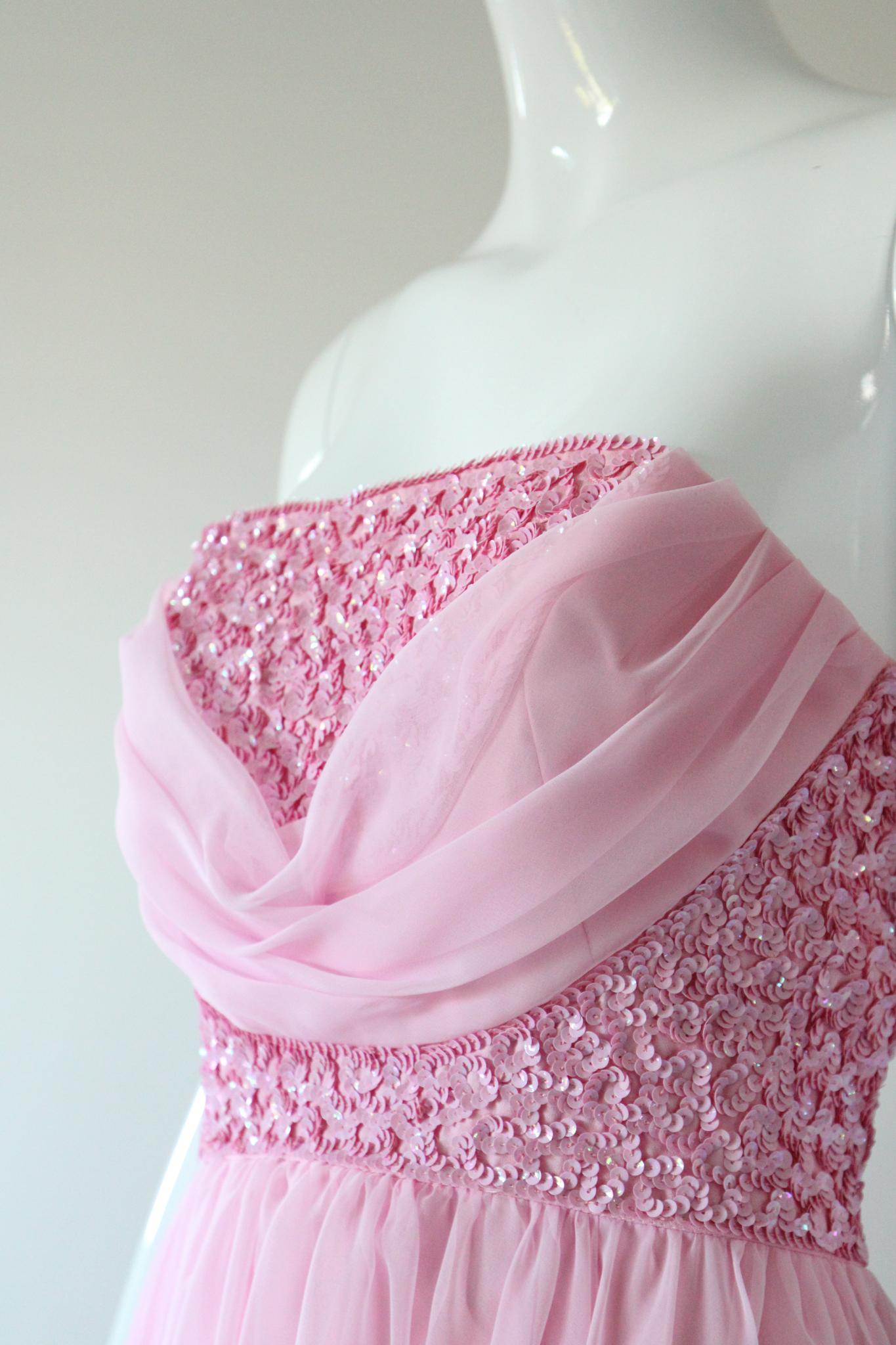 Vintage 1960's Rosa trägerloses Abendkleid Rosa Chiffon Mike Benet UK 8 US 4 im Angebot 4