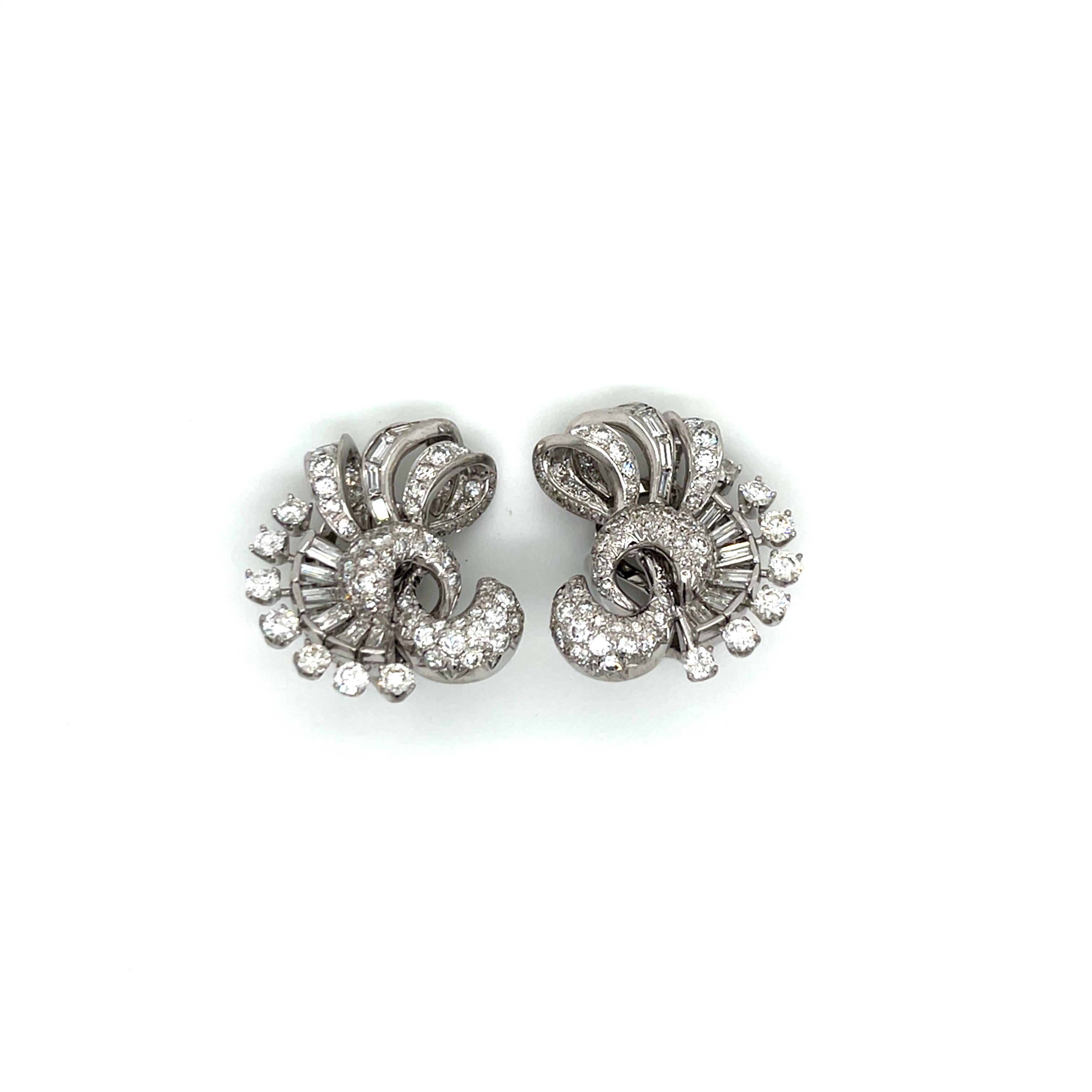 Vintage 1960's Platinum and Diamond Clip Earrings 4.50ct Retro en venta