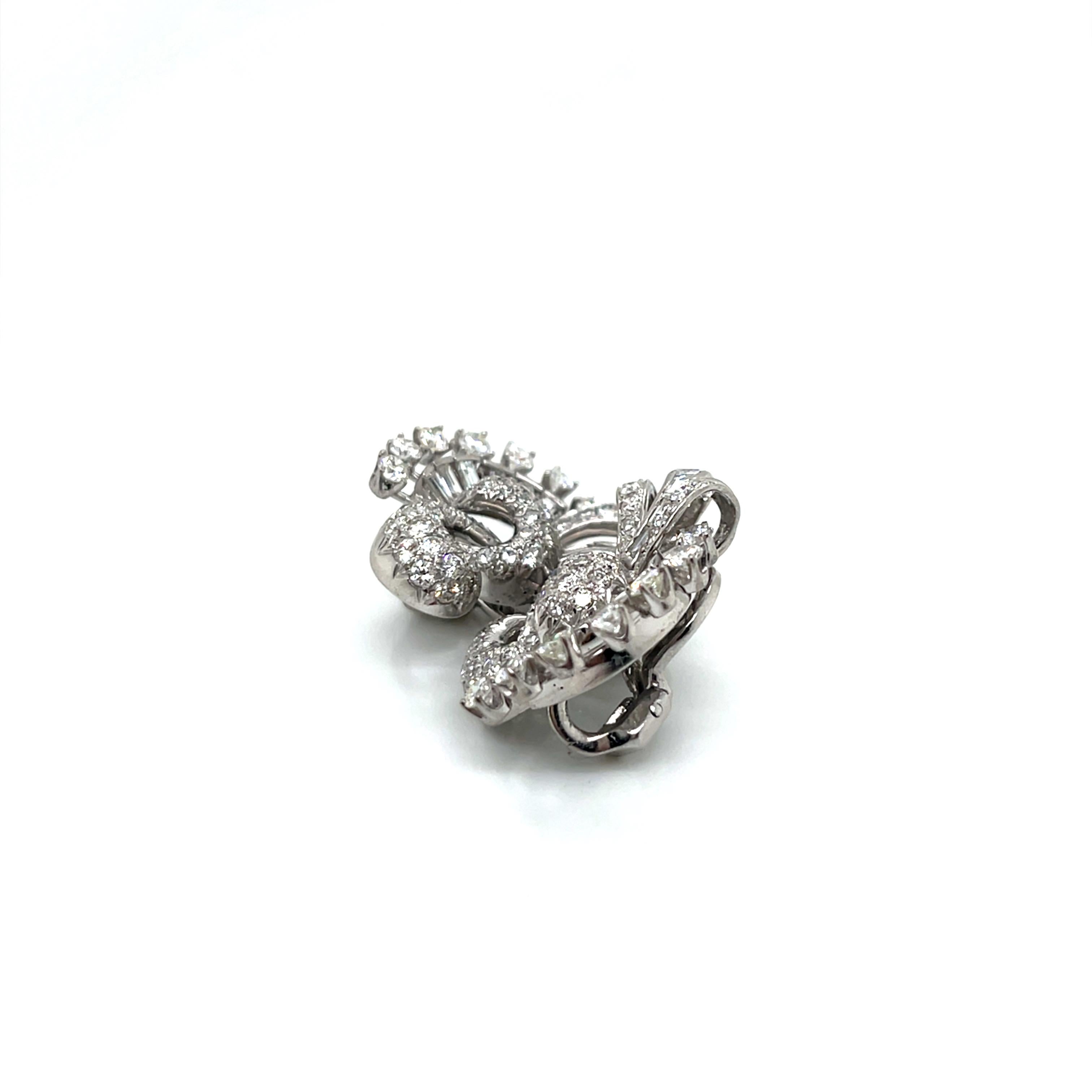 Vintage 1960's Platinum and Diamond Clip Earrings 4.50ct en venta 2
