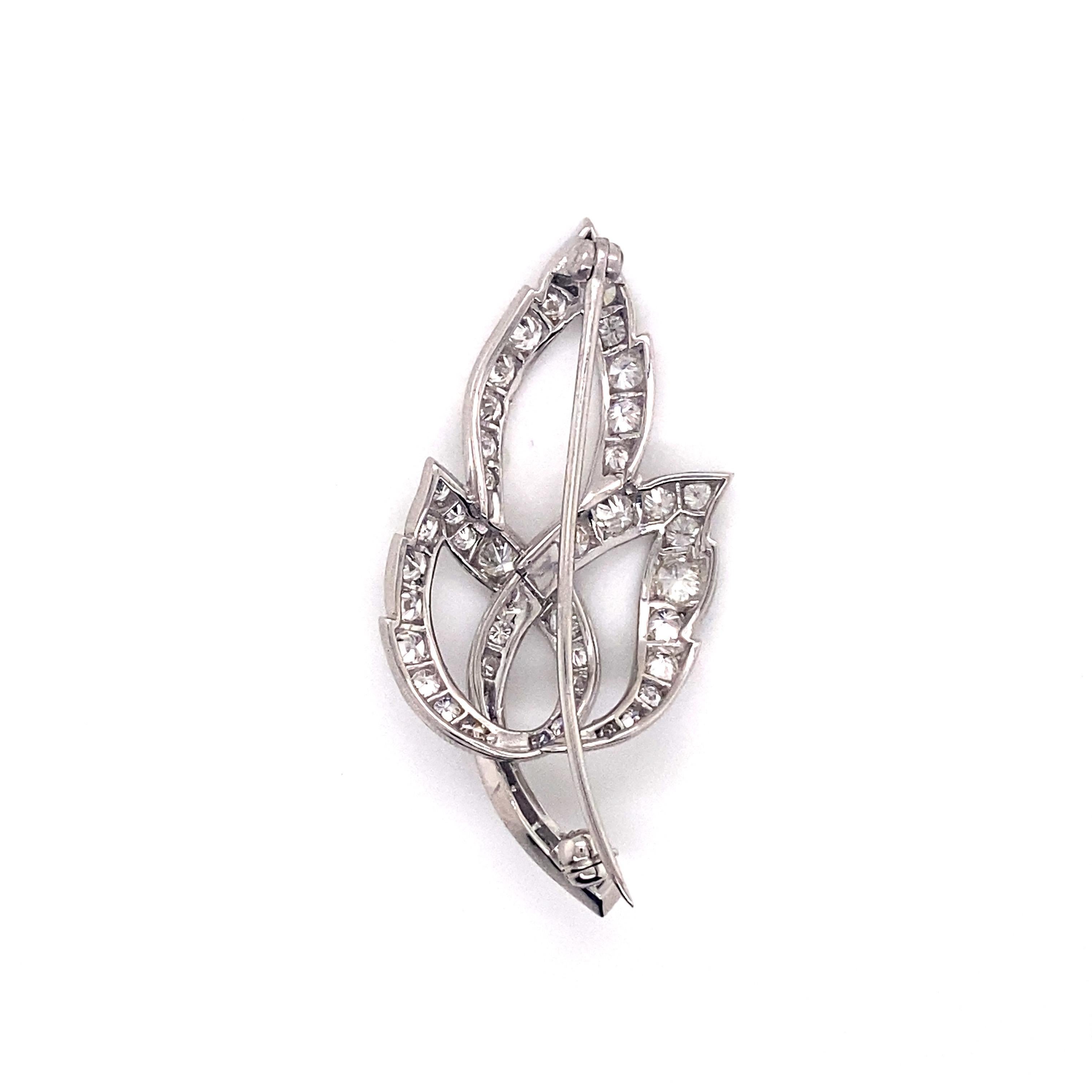 Vintage 1960's Platin Diamond Leaf Pin (Rundschliff) im Angebot
