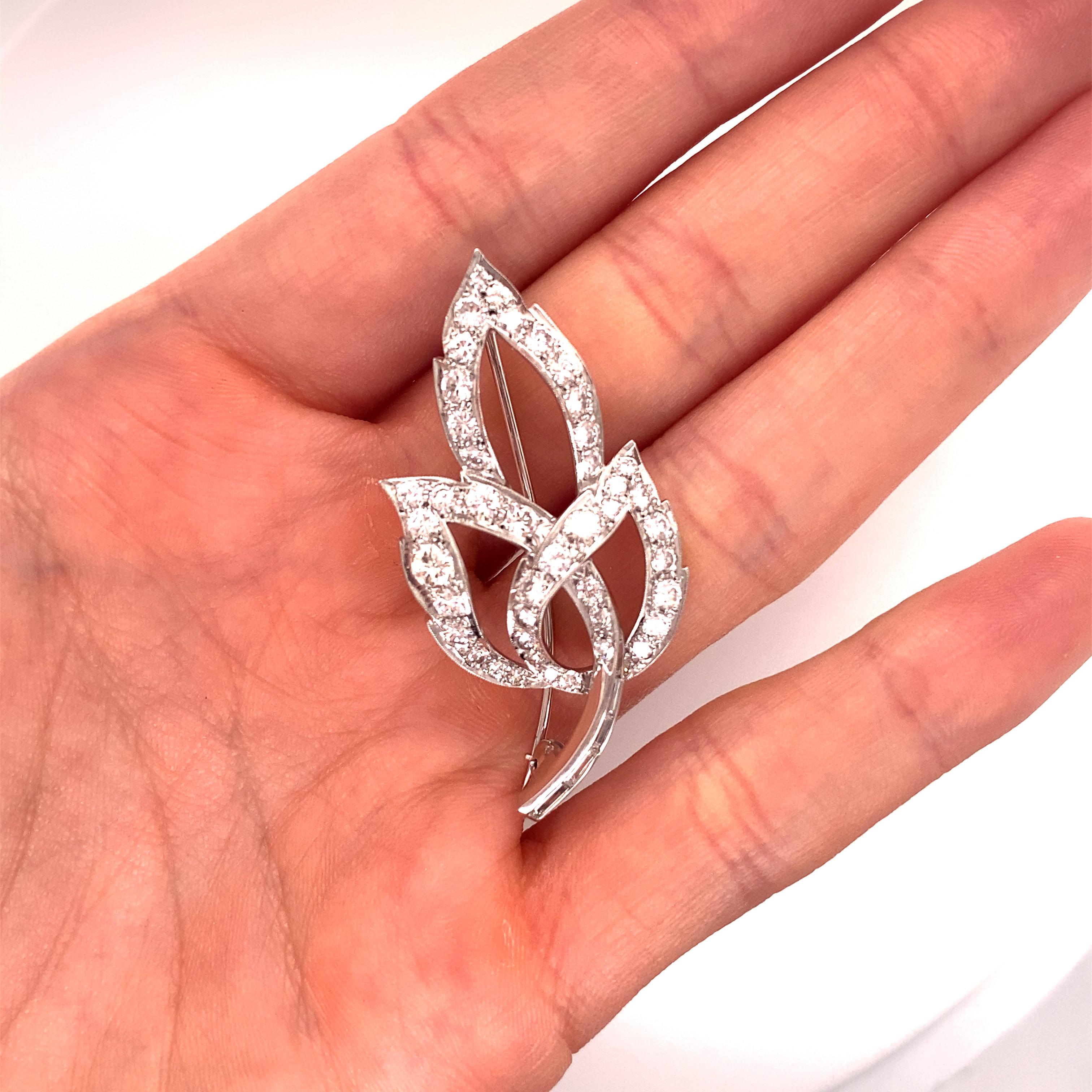 Vintage 1960's Platin Diamond Leaf Pin Damen im Angebot