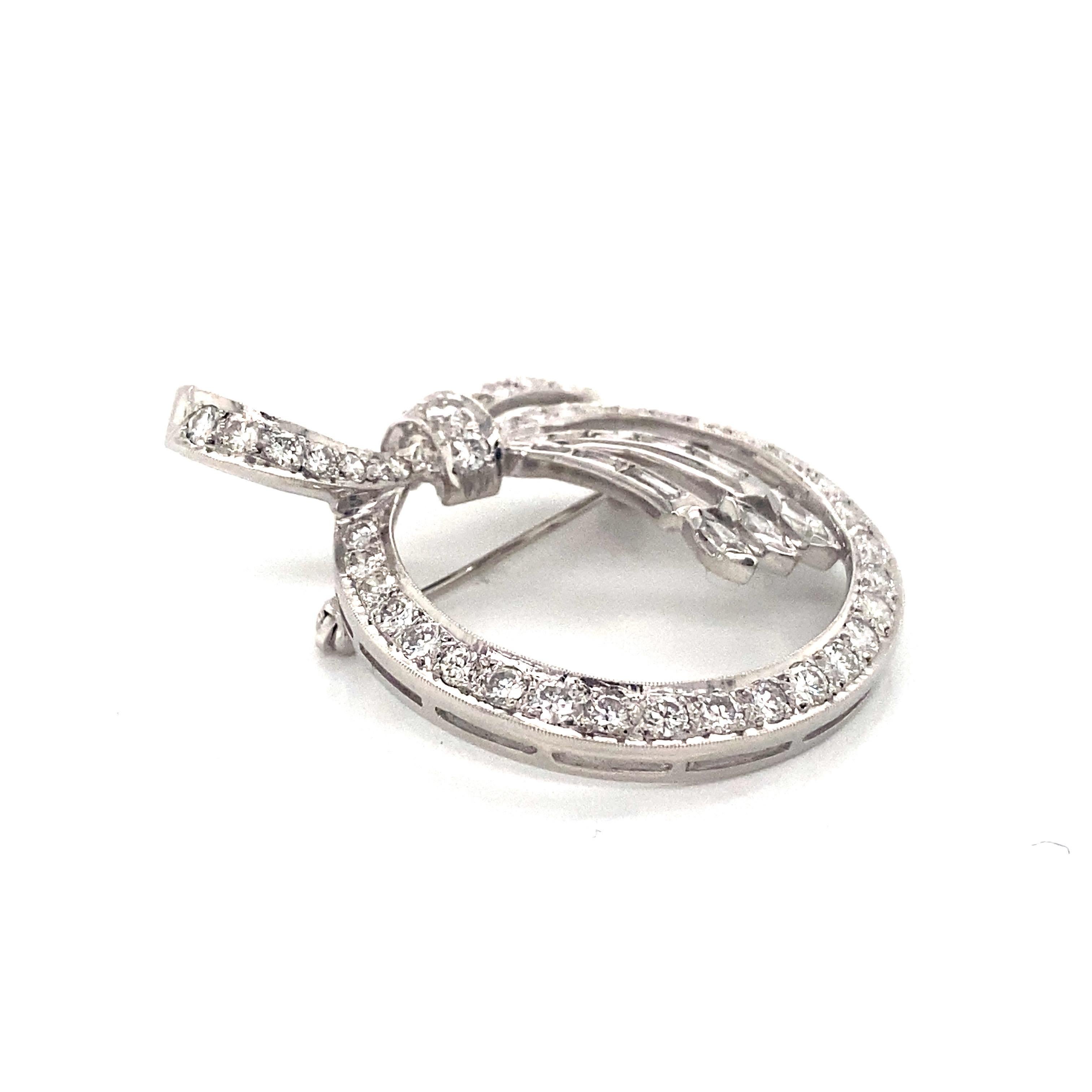 Taille ronde Épingle en forme de couronne en platine avec diamants 2,50 carats, années 1960 en vente