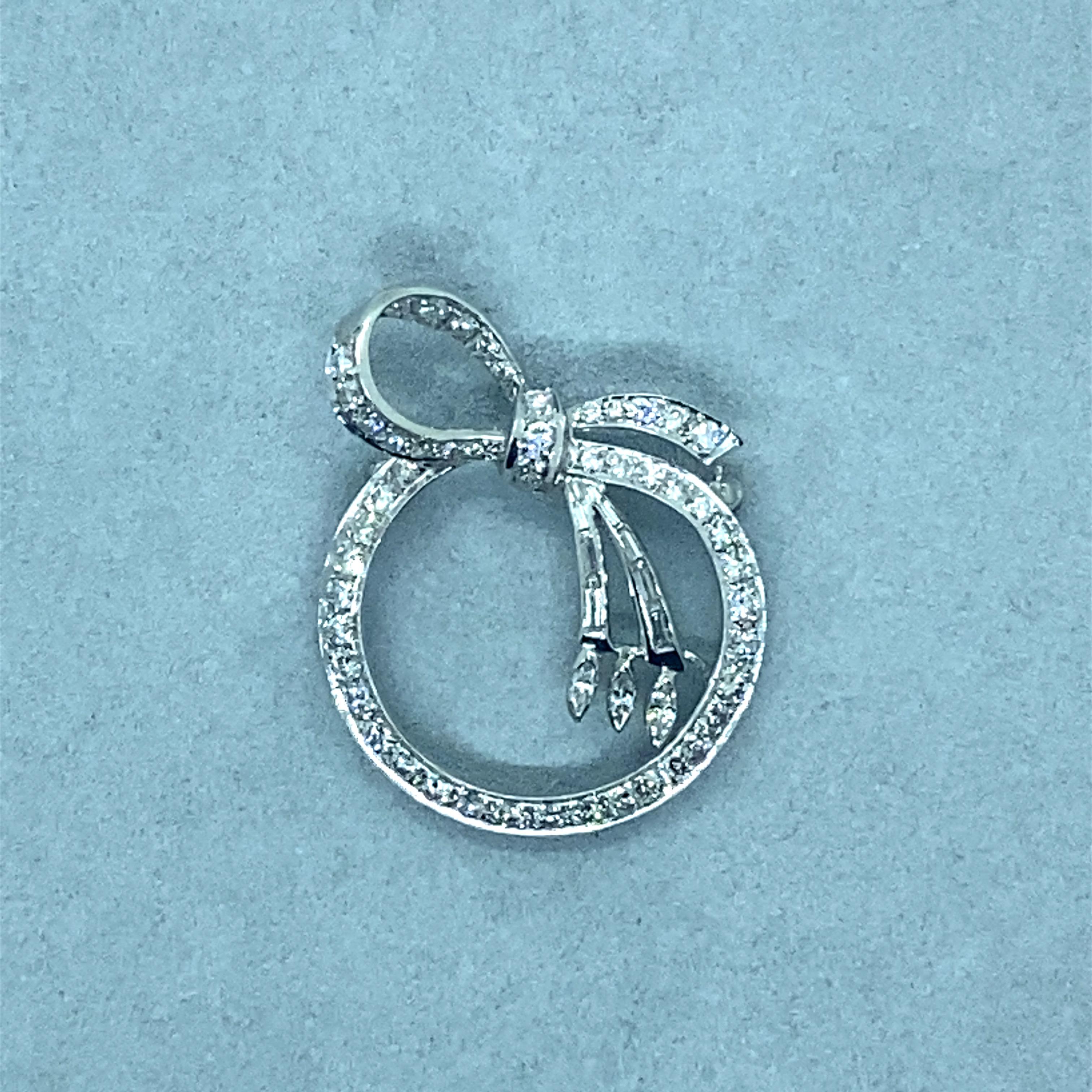 Épingle en forme de couronne en platine avec diamants 2,50 carats, années 1960 Bon état - En vente à Boston, MA