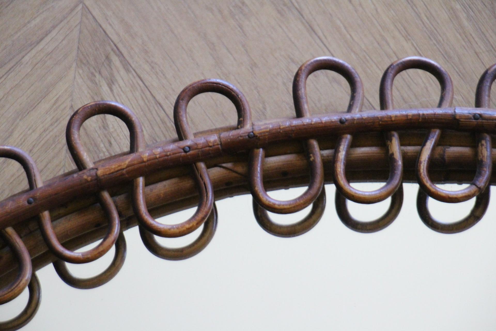 Metà XX secolo Specchio da parete ovale in rattan e bambù vintage del 1960 di Franco Albini in vendita