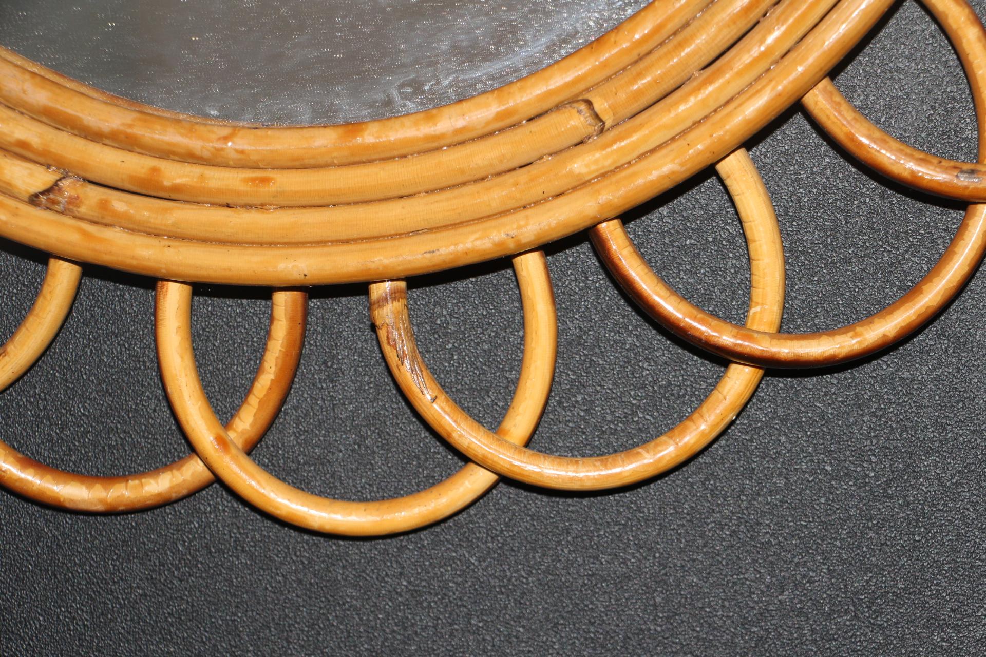 Mid-Century moderno Specchio da parete rotondo in rattan e bambù vintage degli anni '60 di Franco Albini in vendita