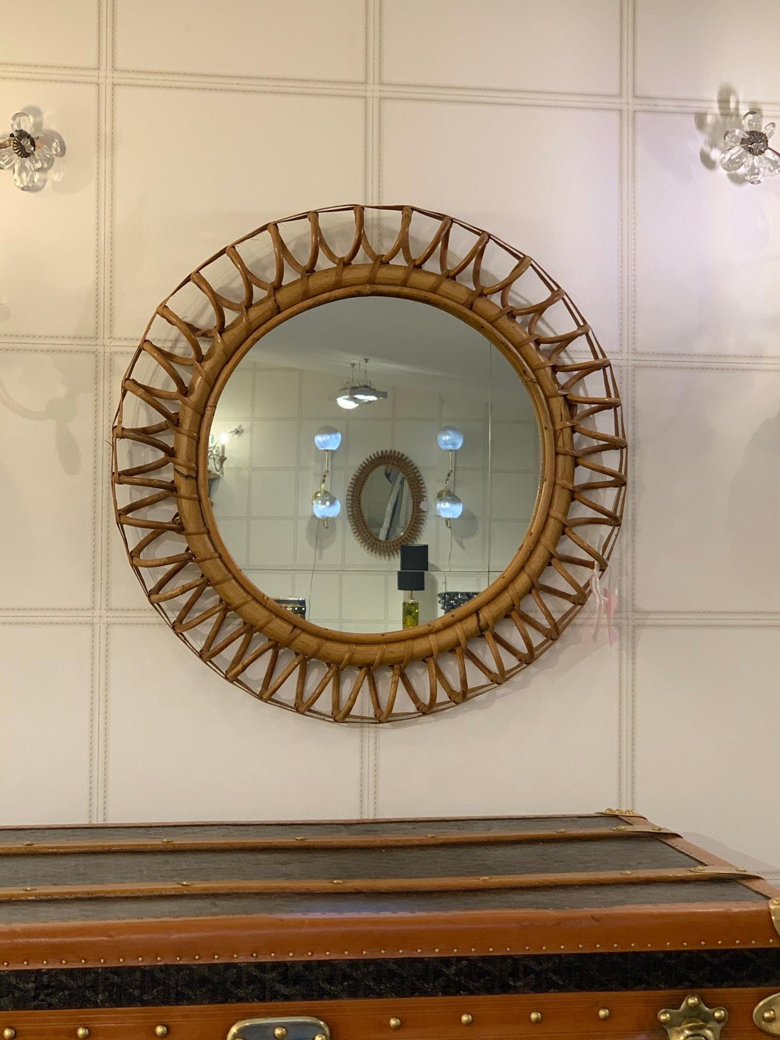 Vintage 1960s Rattan and Bamboo 51 cm Round Wall Mirror by Franco Albini In Good Condition For Sale In Saint-Ouen, FR