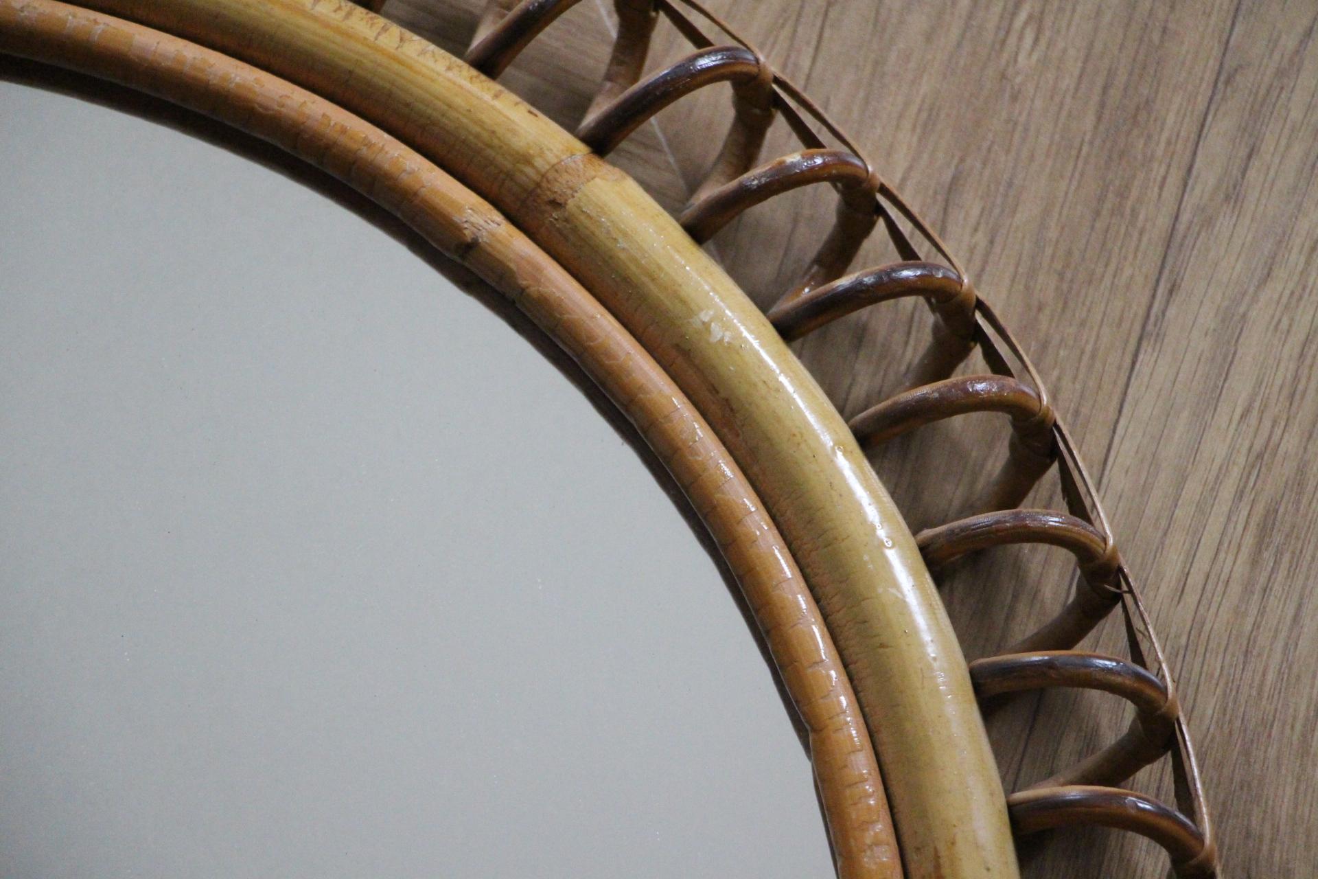 Metà XX secolo Specchio da parete rotondo in rattan e bambù vintage del 1960 di Franco Albini in vendita