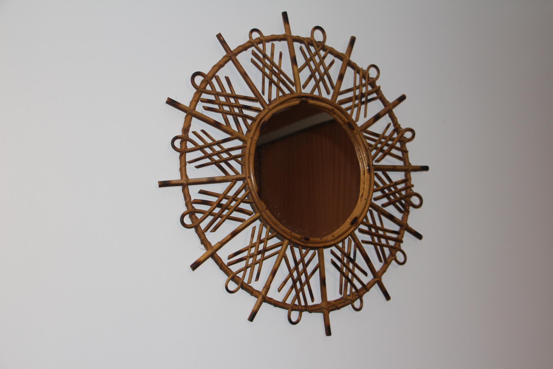 Specchio da parete rotondo in rattan e bambù vintage degli anni '60 di Franco Albini in vendita 1