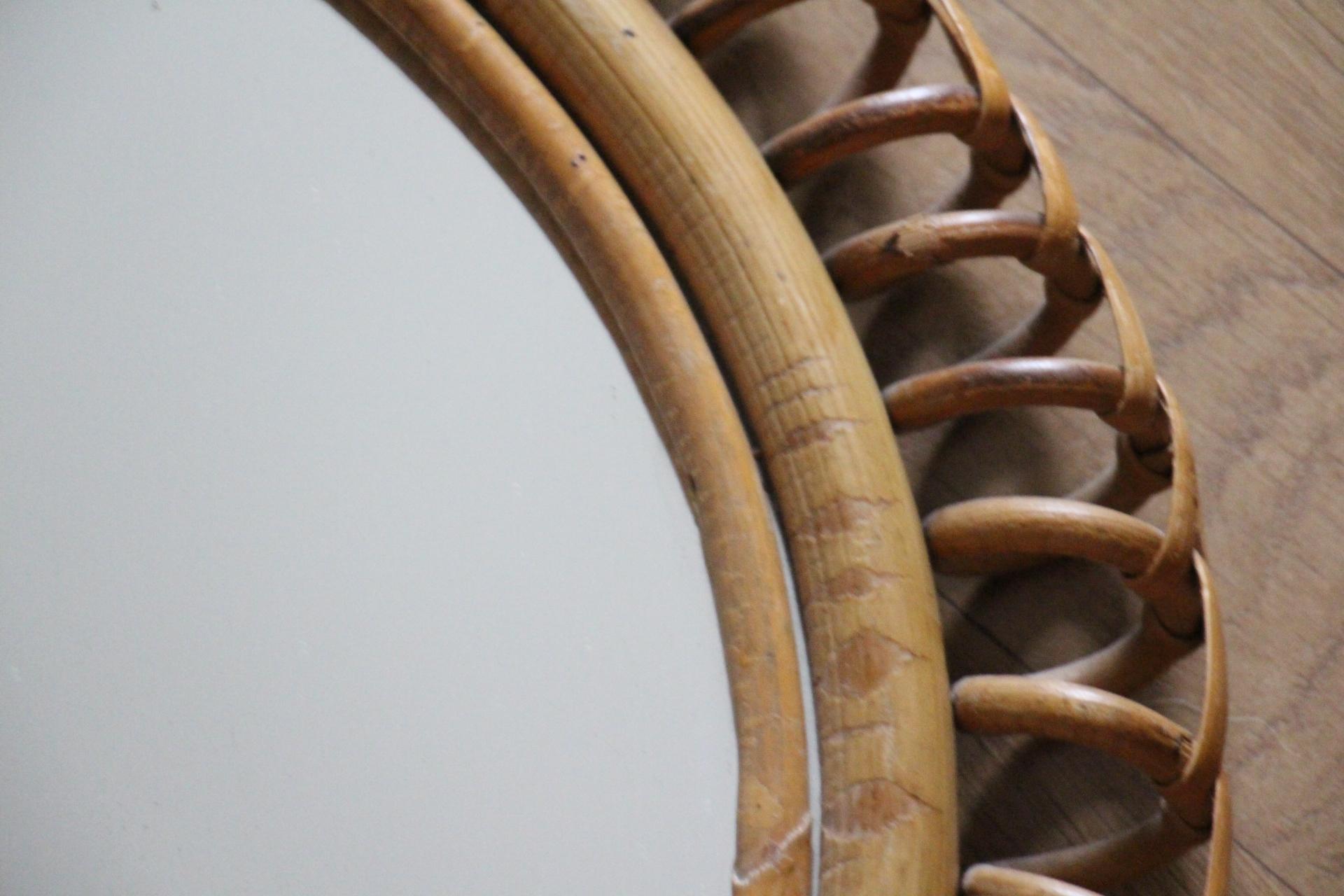 Specchio da parete rotondo in rattan e bambù vintage del 1960 di Franco Albini in vendita 1