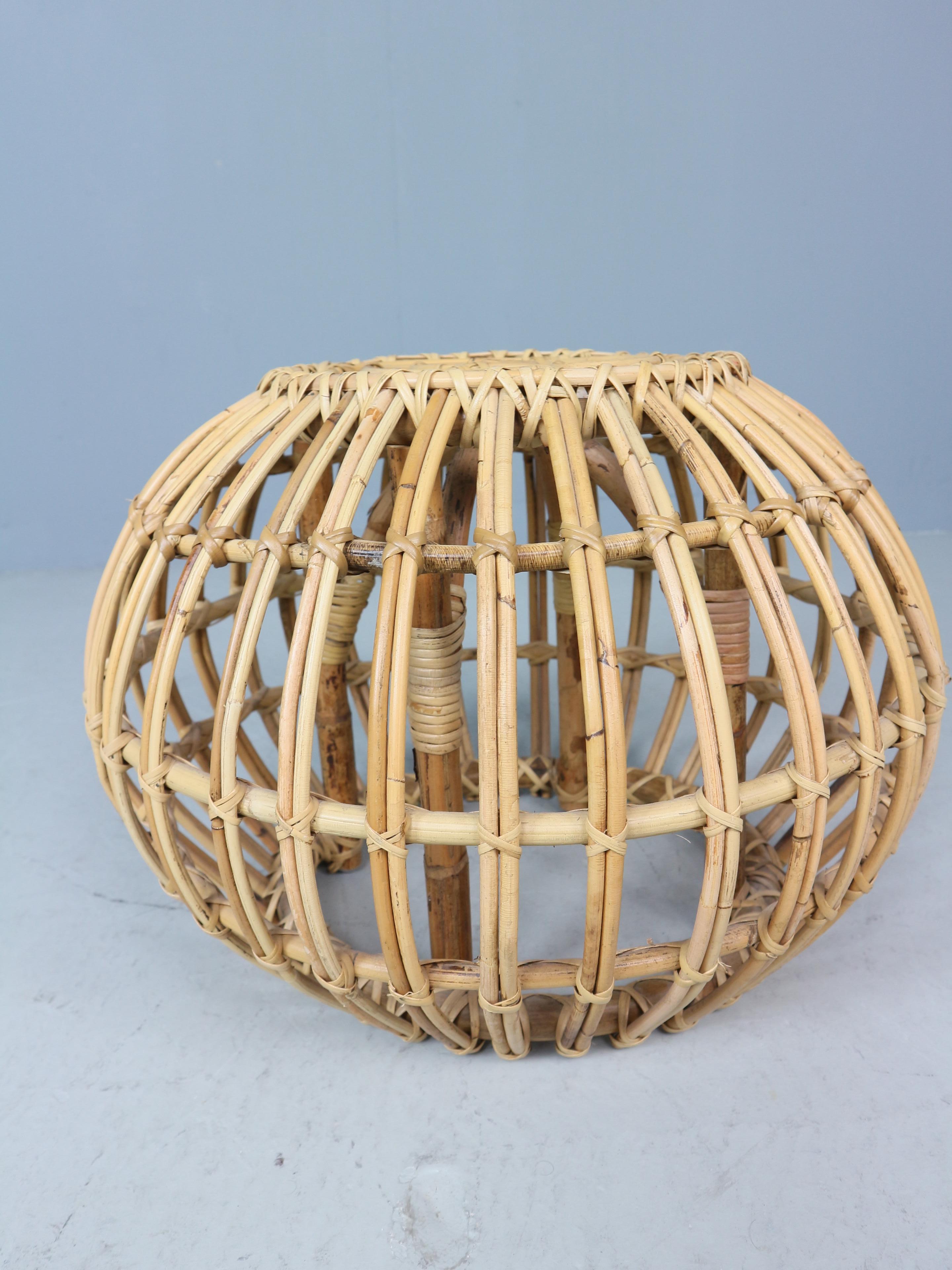 Pouf, jardinière, tabouret ou table d'appoint en rotin vintage des années 1960 par Dirk van Sliedrecht Bon état - En vente à The Hague, NL