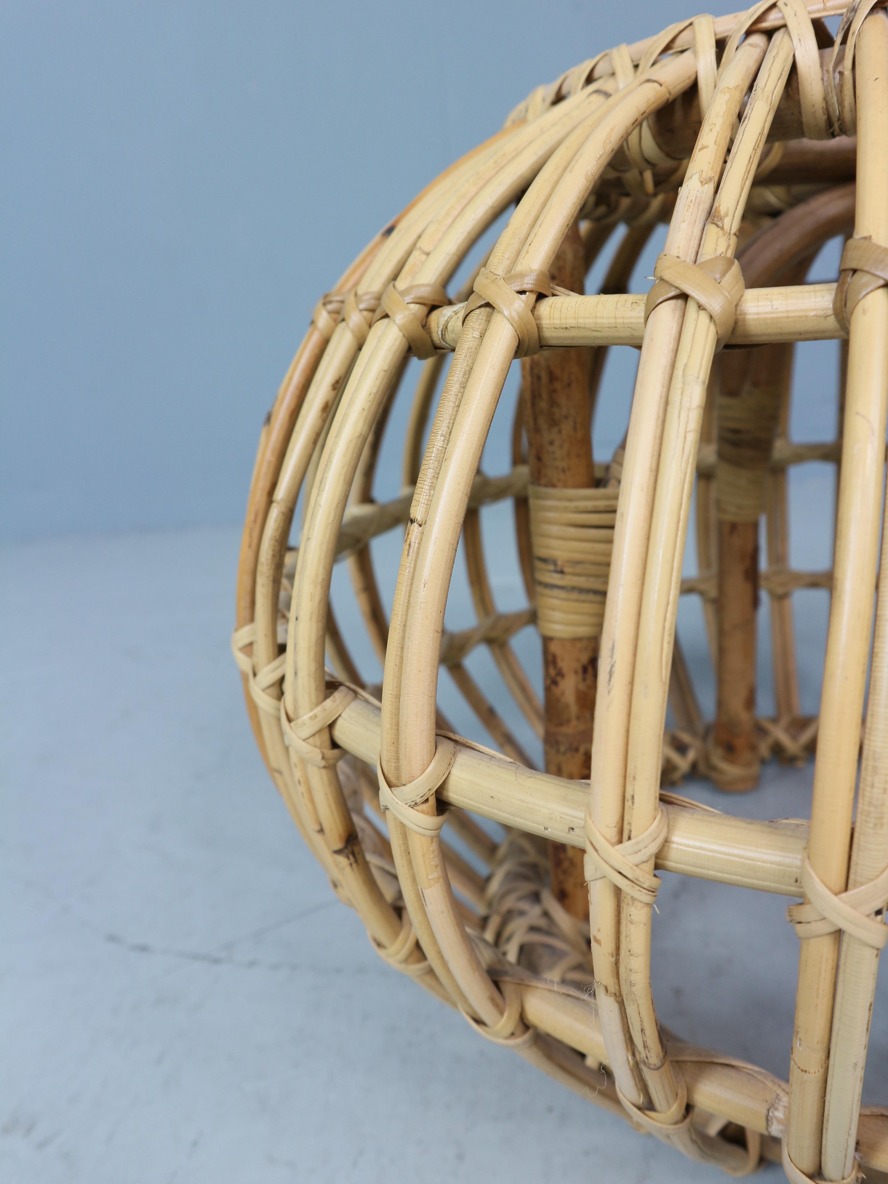 20ième siècle Pouf, jardinière, tabouret ou table d'appoint en rotin vintage des années 1960 par Dirk van Sliedrecht en vente
