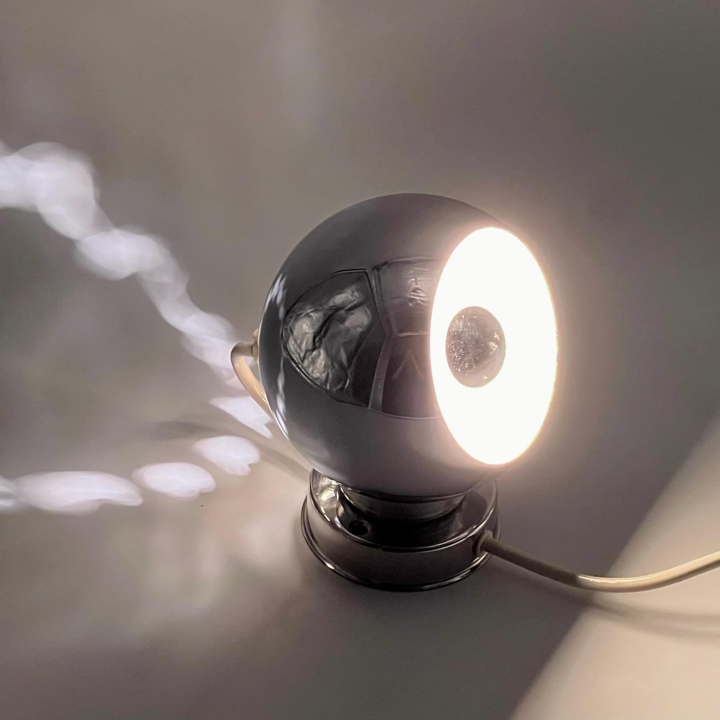 Space Age Lampada a bulbo oculare cromata Reggiani degli anni '60 - MCM Design-Light in vendita
