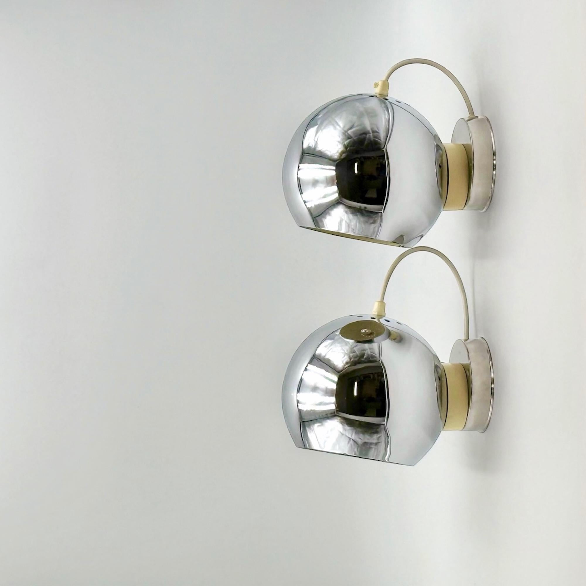 Vintage 1960s Reggiani Chrome Eyeball Lamps Pair - MCM Design Italian Lighting 4