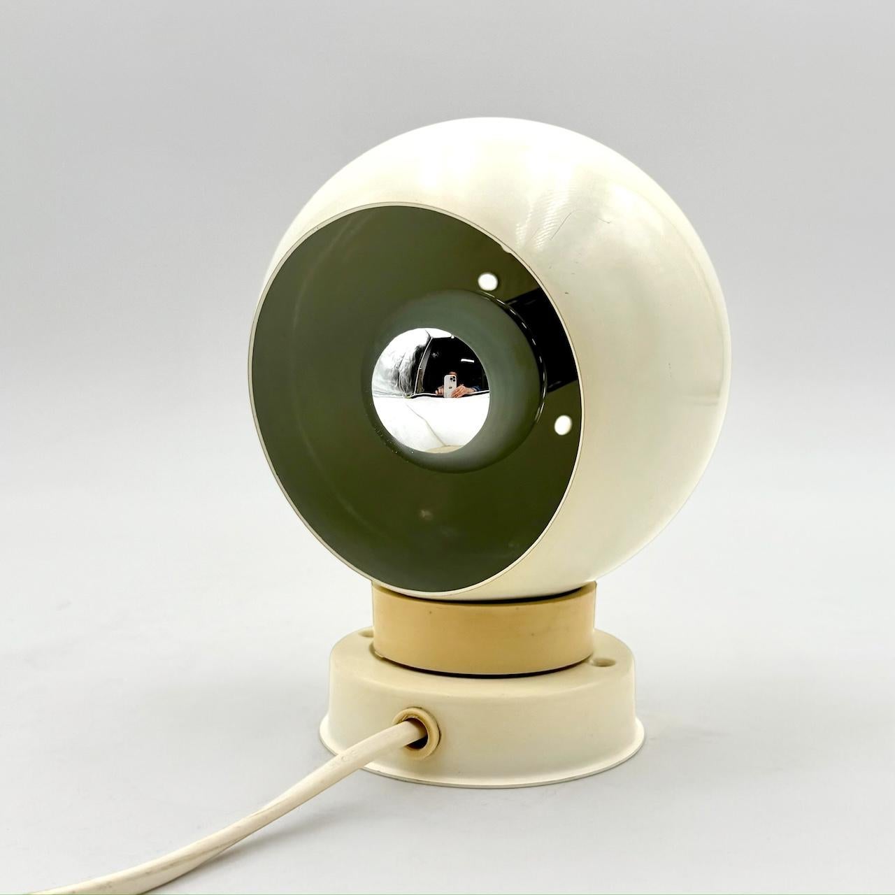 Metà XX secolo Lampada a forma di bulbo oculare in avorio Reggiani del 1960 - MCM Design Italian Lamp in vendita