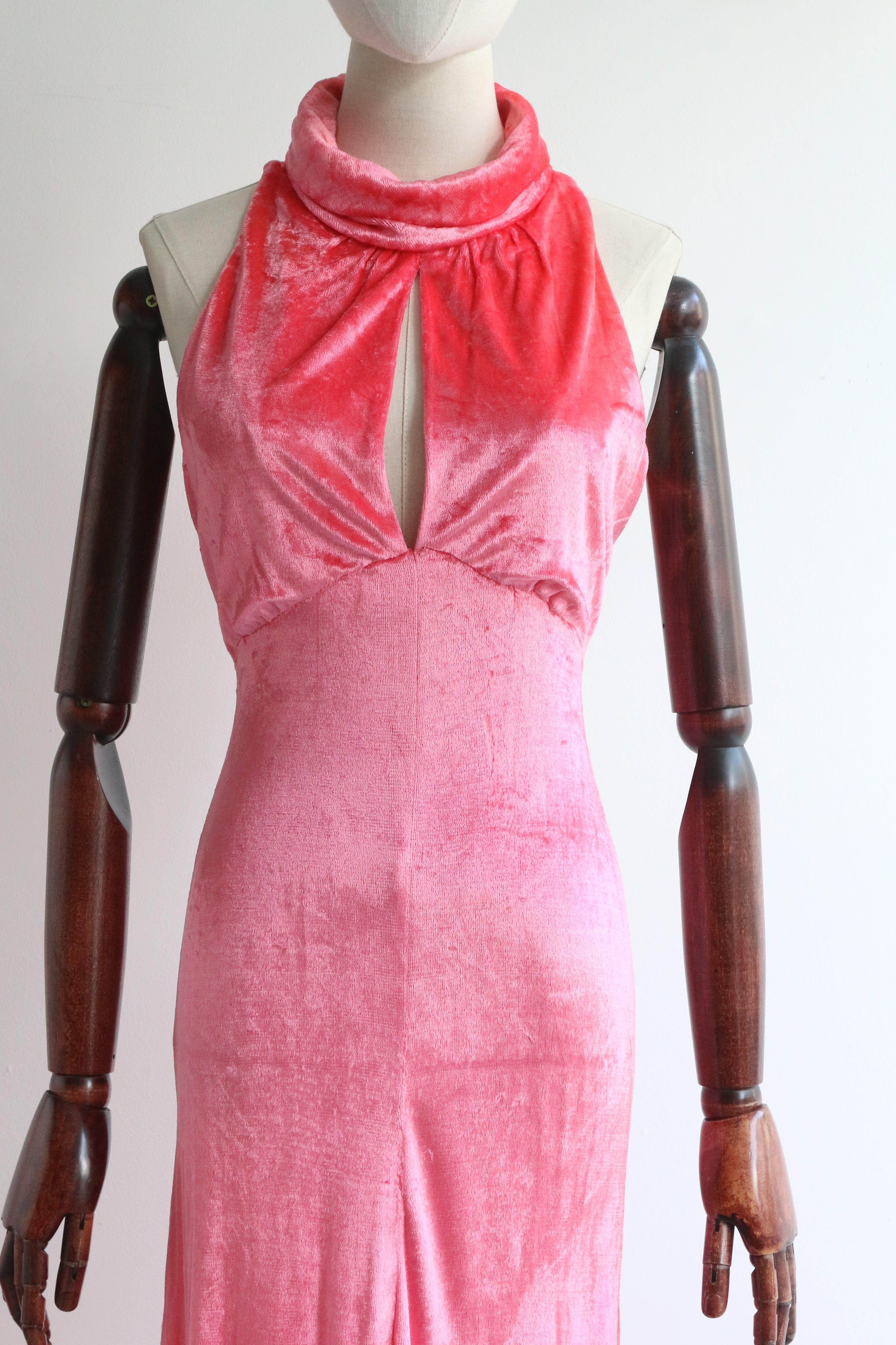 Rose Robe de soirée rose des années 1960 avec encolure en trou de serrure rose GB 8 en vente