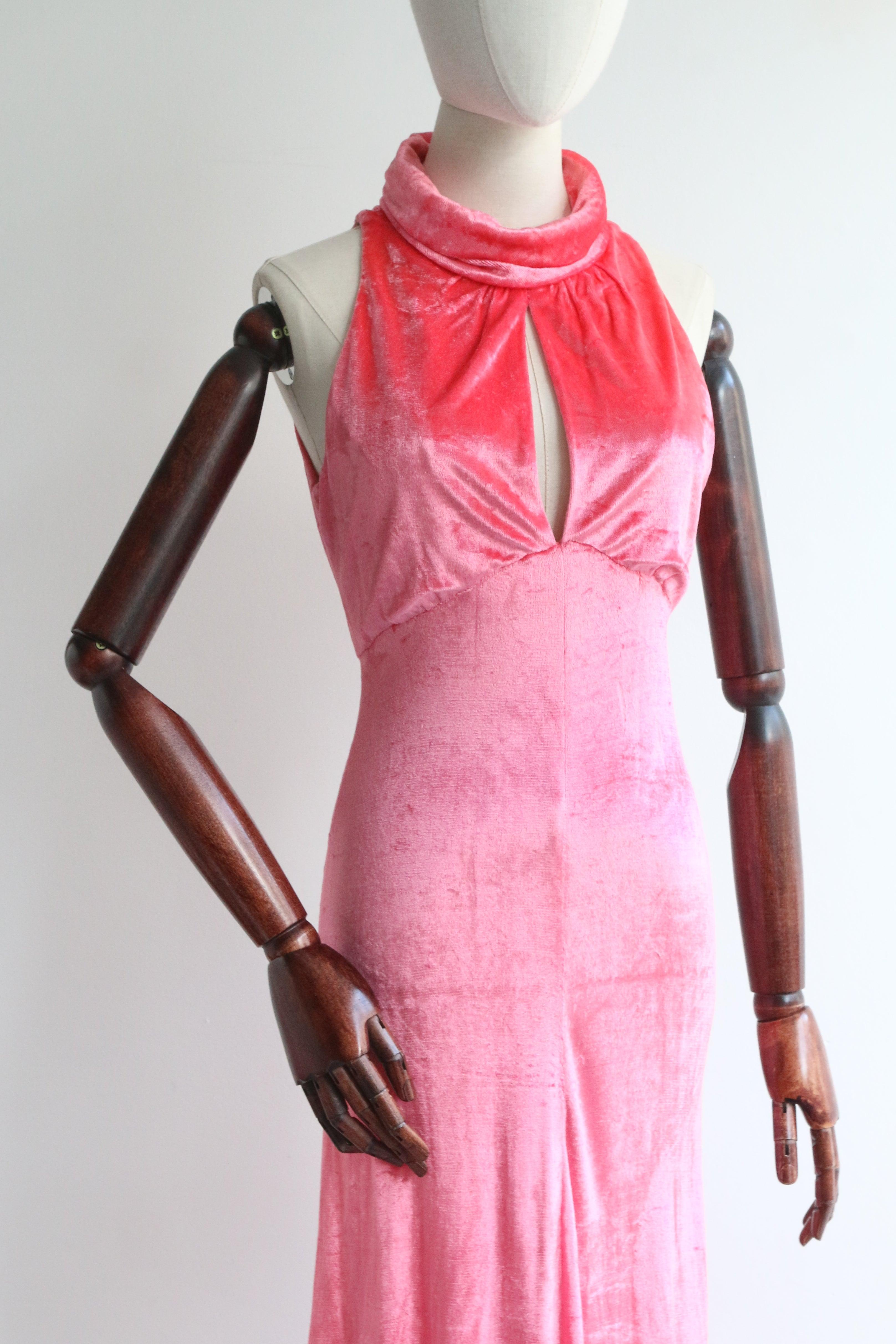 Robe de soirée rose des années 1960 avec encolure en trou de serrure rose GB 8 en vente 1