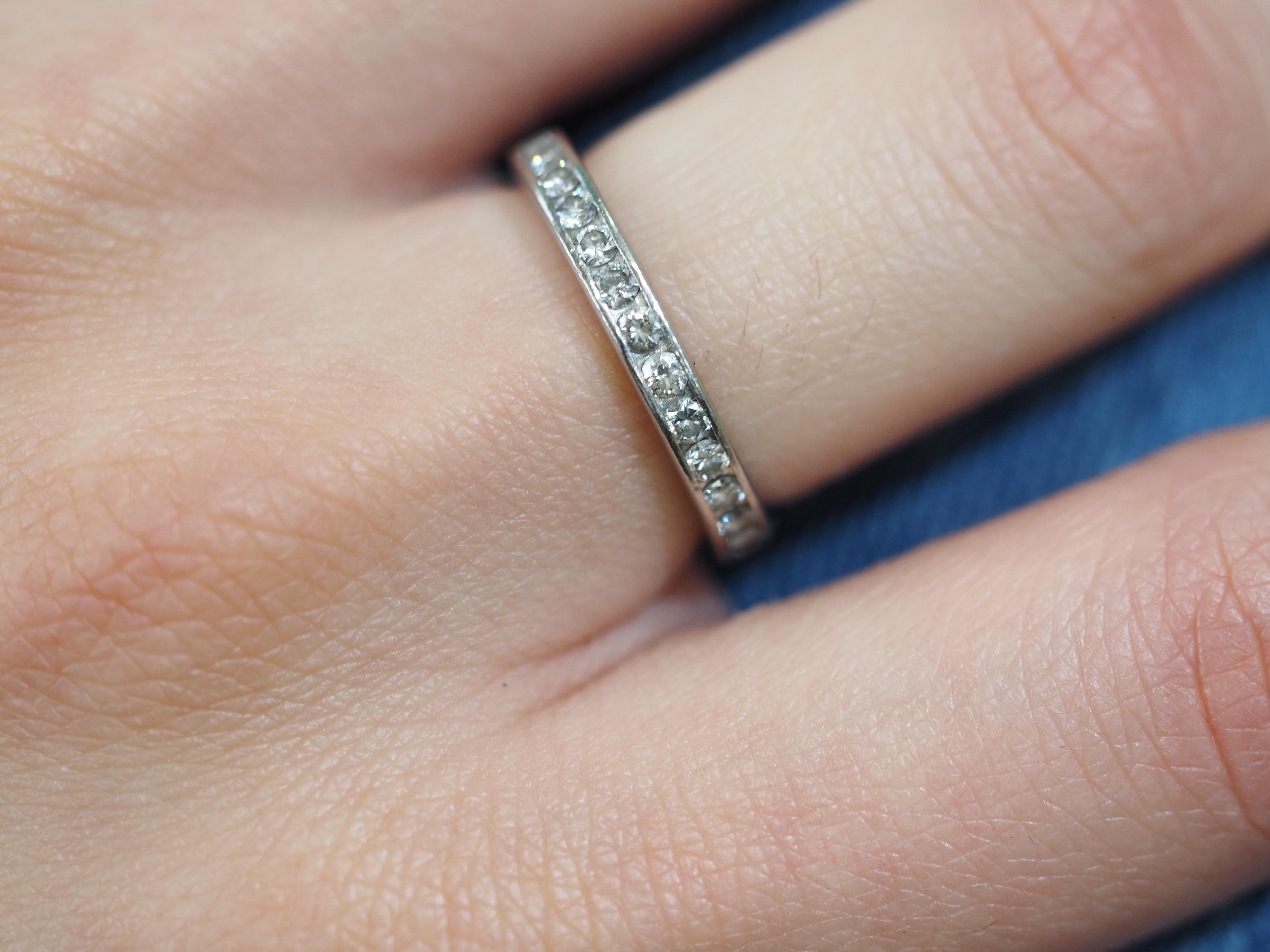 Vintage 1960s Round Diamond Eternity Band In Good Condition For Sale In Addison, TX