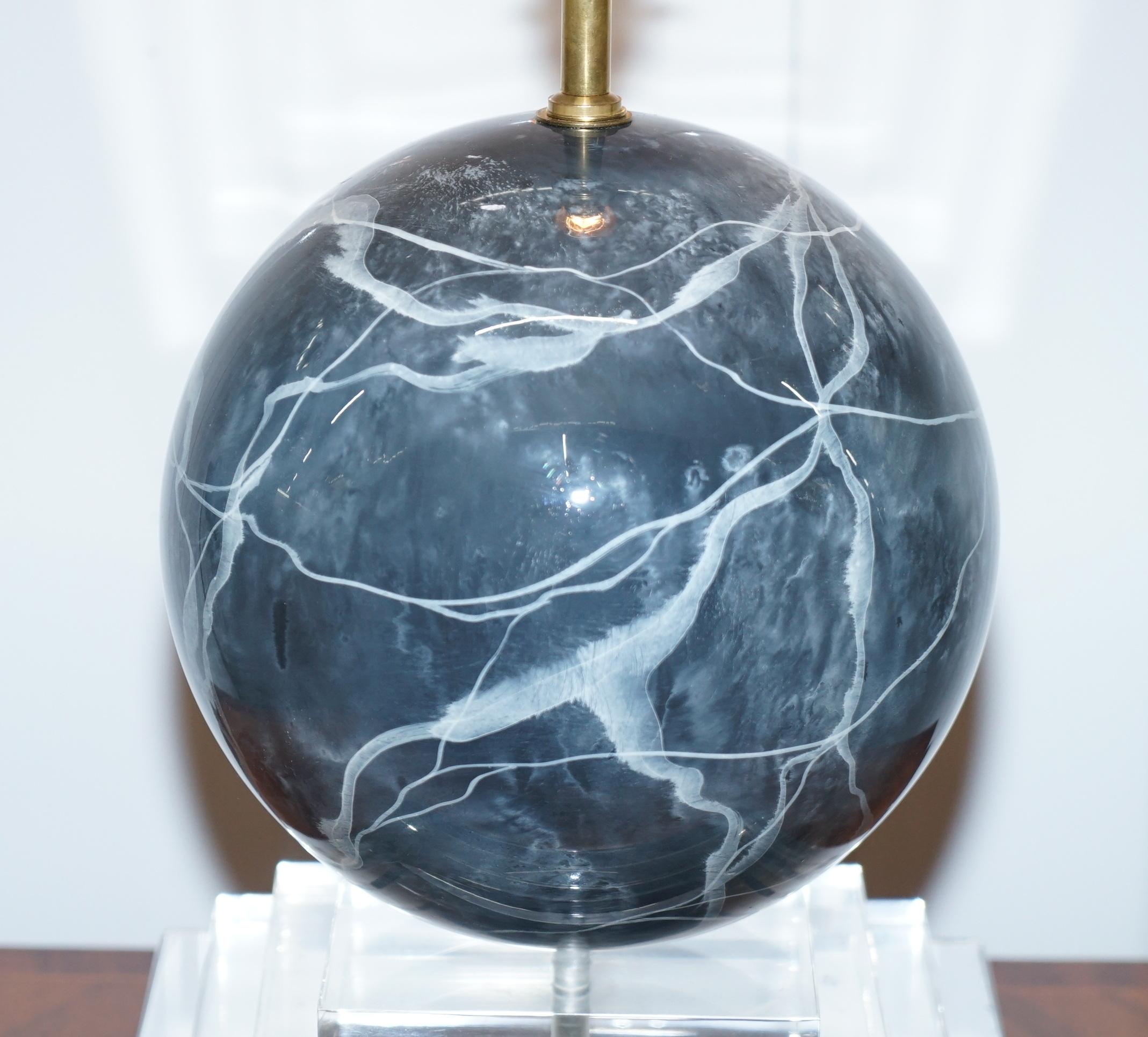 Mid-Century Modern Vintage 1960s Round Marble Finish Lamp with Stepped Perspex Base Mirrored Edges For Sale