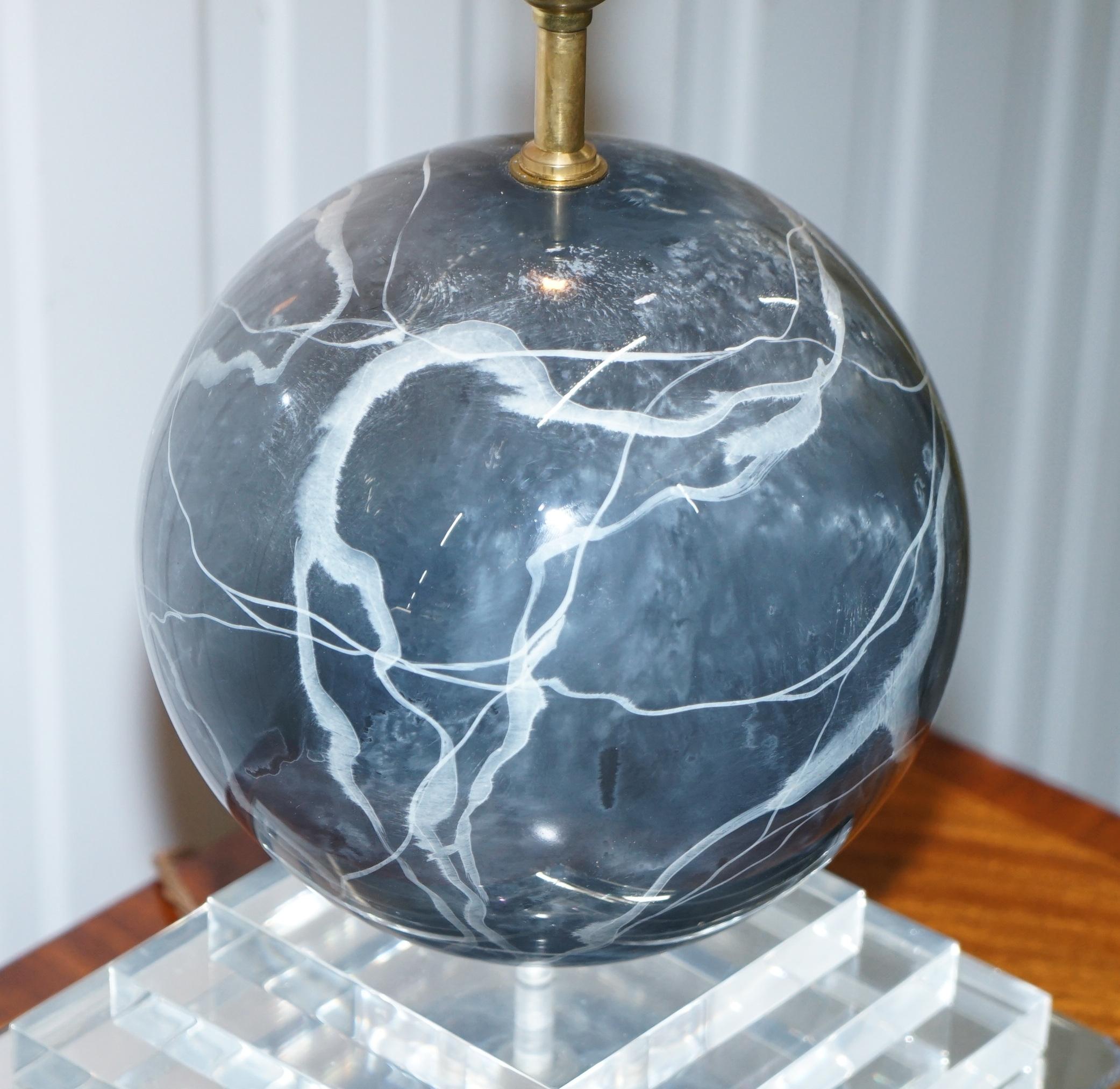 English Vintage 1960s Round Marble Finish Lamp with Stepped Perspex Base Mirrored Edges For Sale