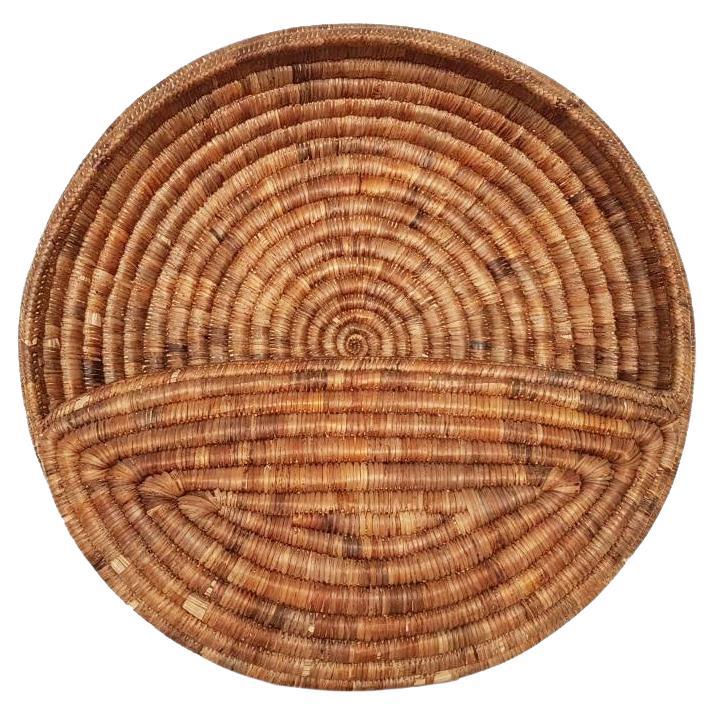 Panier de rangement mural rond en osier/étrangleur vintage des années 1960 en vente