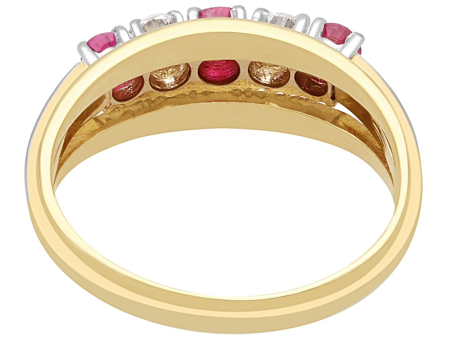 1960er Jahre Rubin und Diamant Gelbgold 5 Stein Ring Damen im Angebot