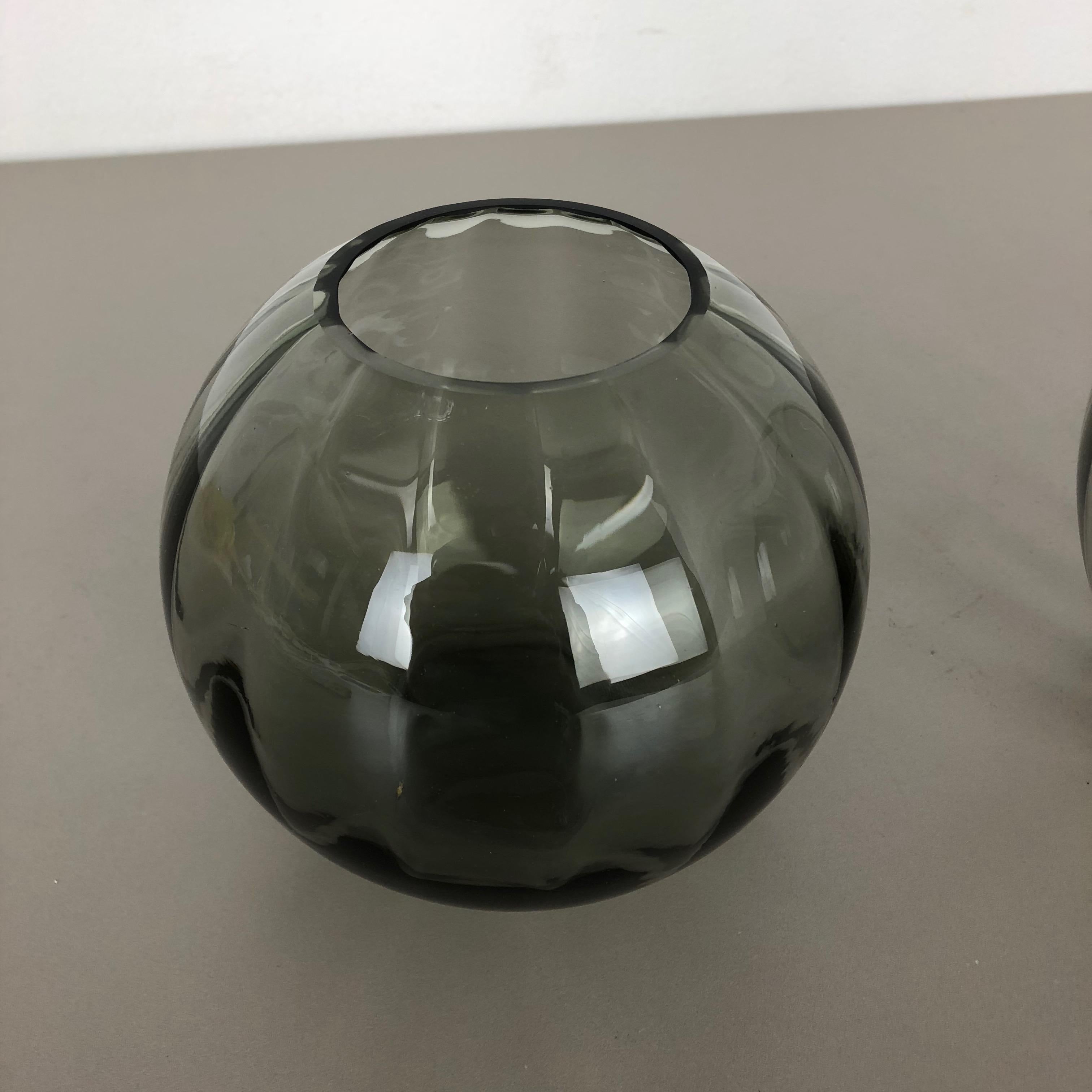 Vintage 1960s Set of 2 Ball Vases Turmaline Wilhelm Wagenfeld WMF Germany no.2 In Good Condition For Sale In Kirchlengern, DE