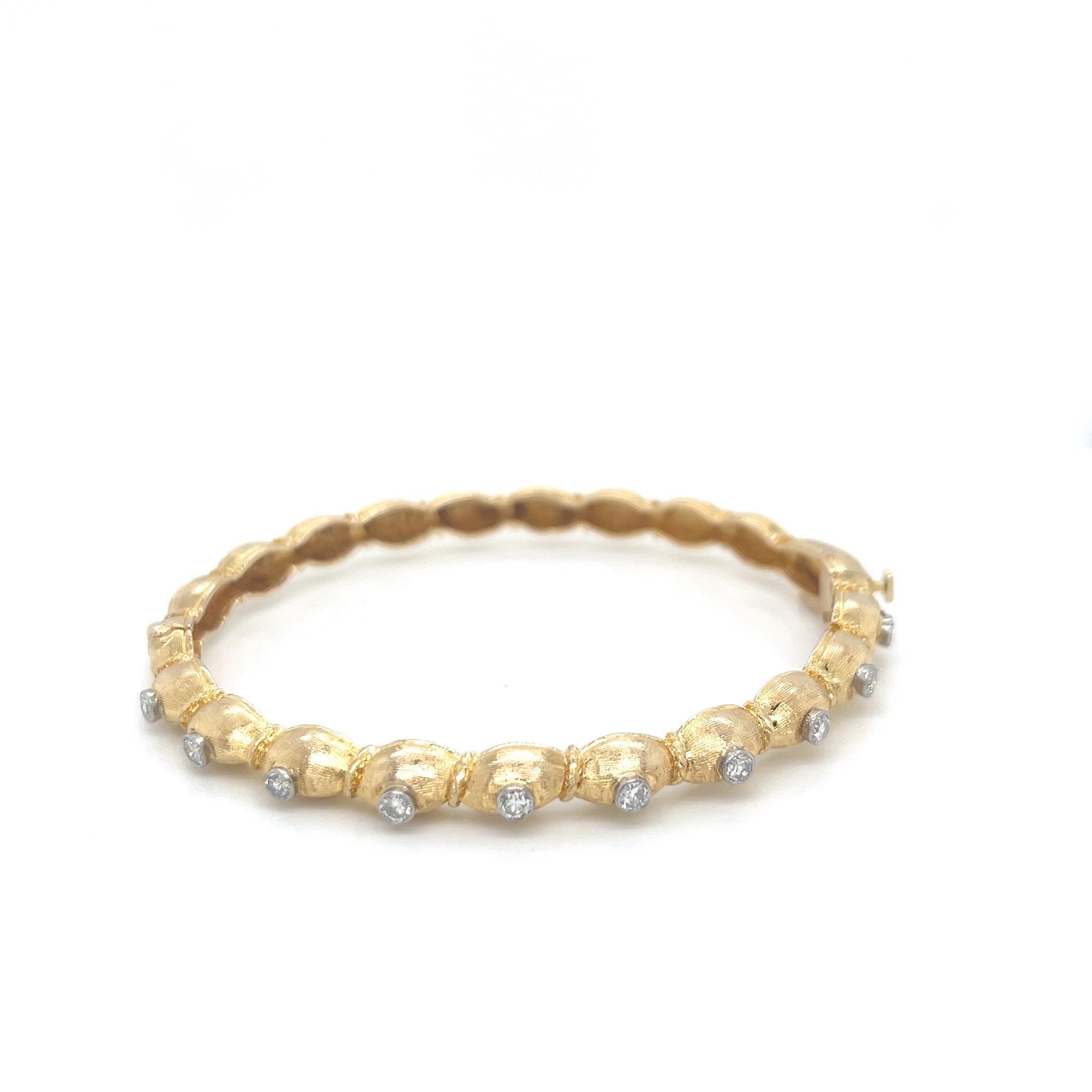 Taille simple Vintage 1960's Set of 3 14K Yellow Gold Diamond Bangles en vente