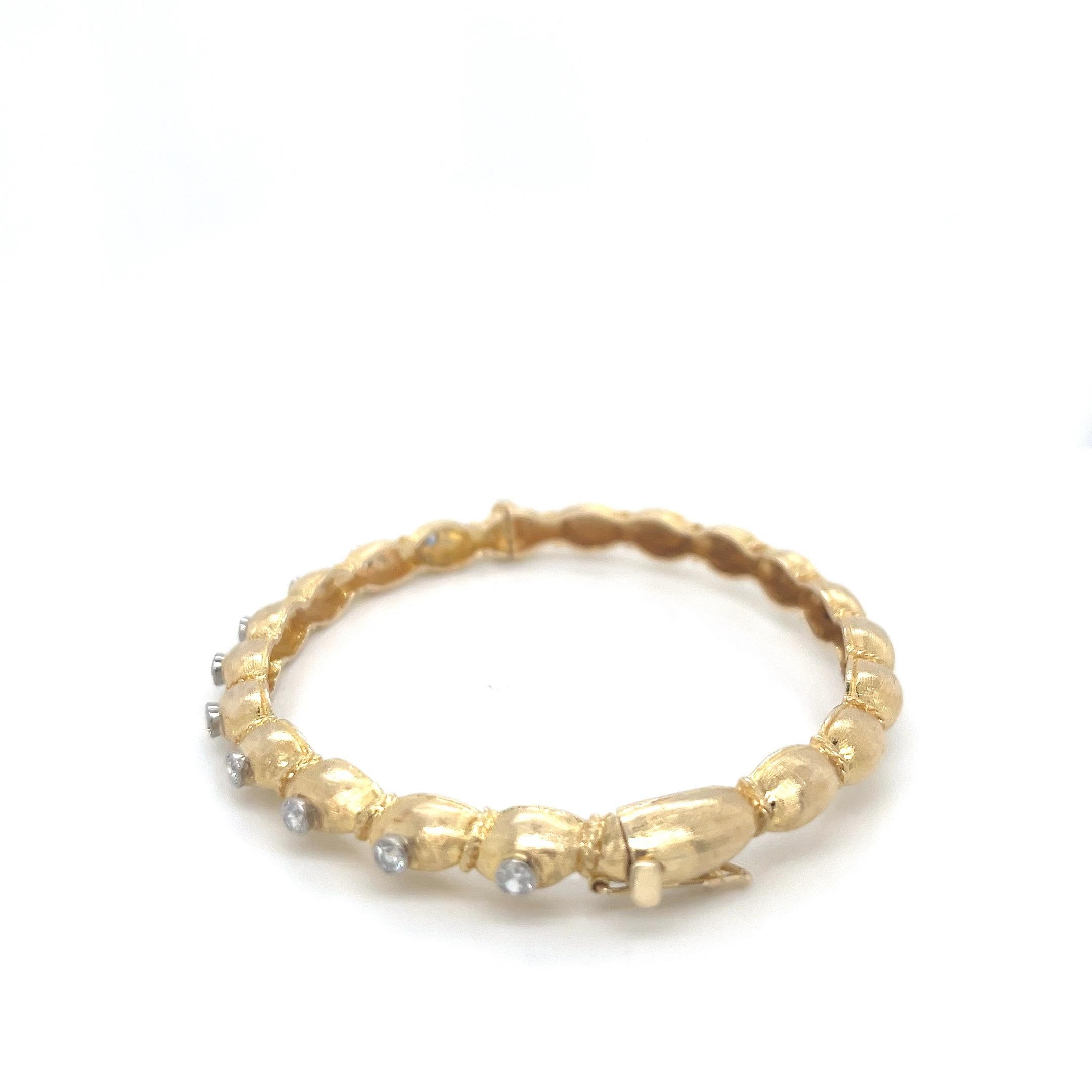 Vintage 1960's Set of 3 14K Yellow Gold Diamond Bangles Pour femmes en vente