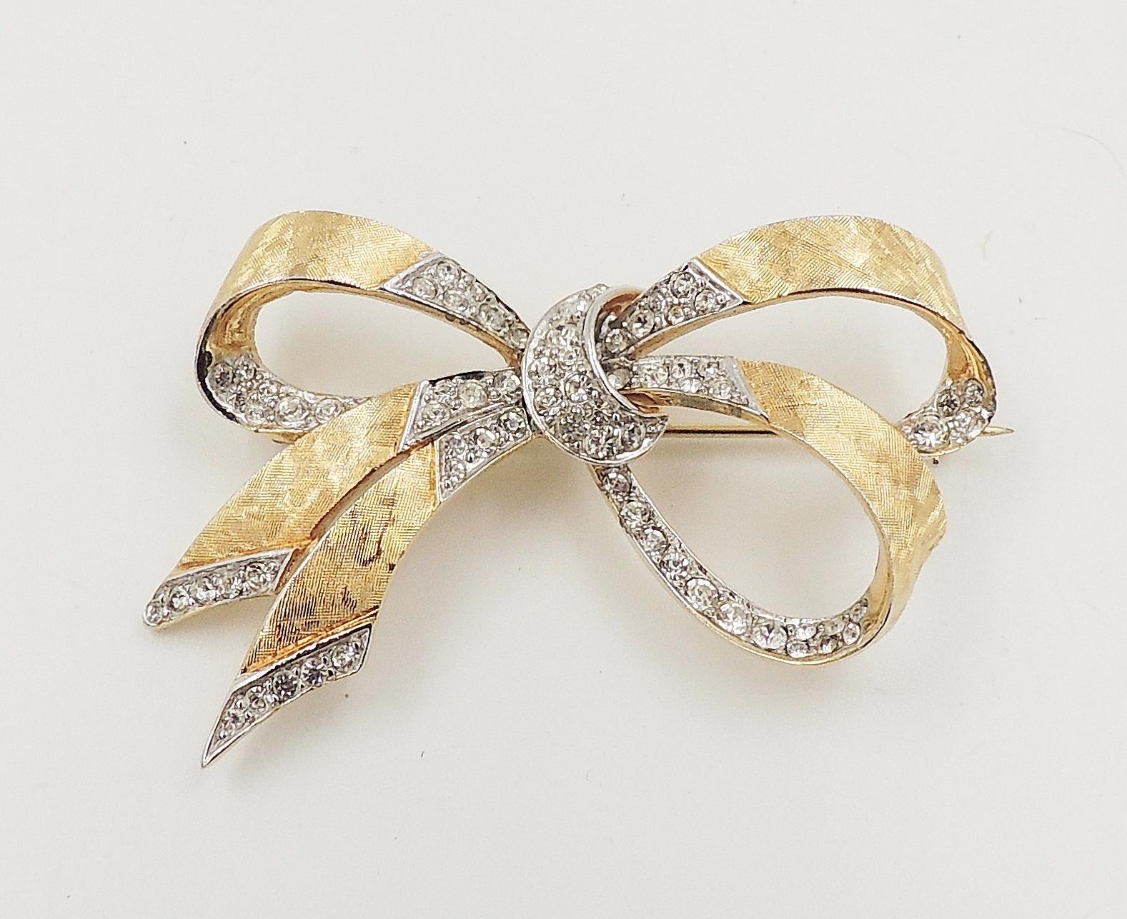 Women's or Men's Vintage 1960s Signed Boucher Goldtone & Pave Rhinestone Bow Brooch For Sale