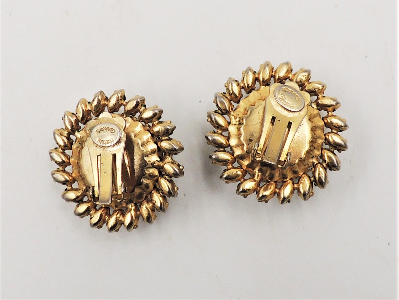 Vintage 1960s Signed Hattie Carnegie Cabochon Faux-Onyx Clip Earrings For Sale 1
