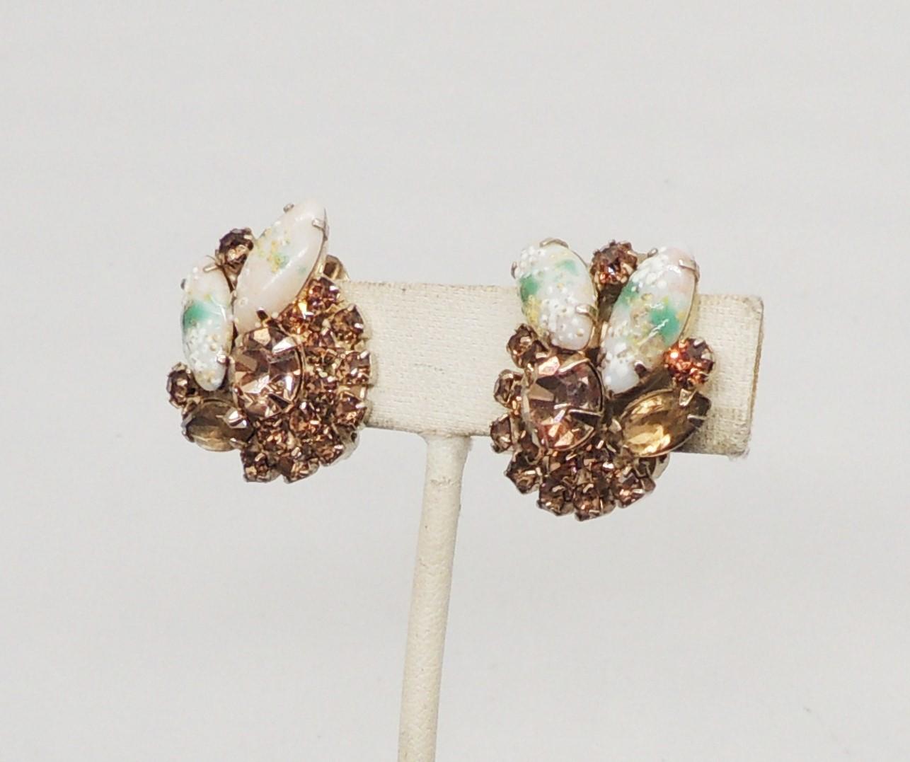 Vintage 1960s Signed Hattie Carnegie Faux-Topaz & Art Glass Clip Earrings In Excellent Condition For Sale In Easton, PA