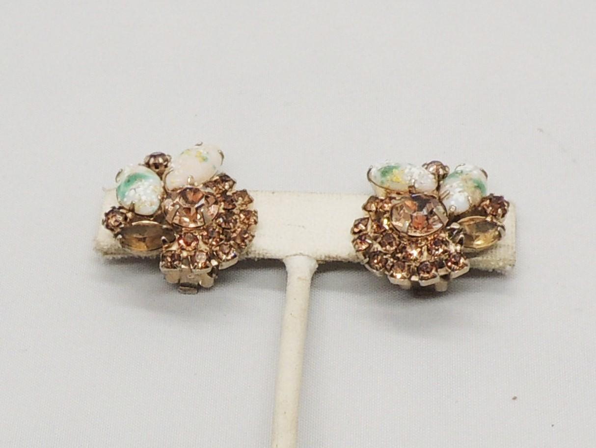 Vintage 1960s Signed Hattie Carnegie Faux-Topaz & Art Glass Clip Earrings For Sale 1