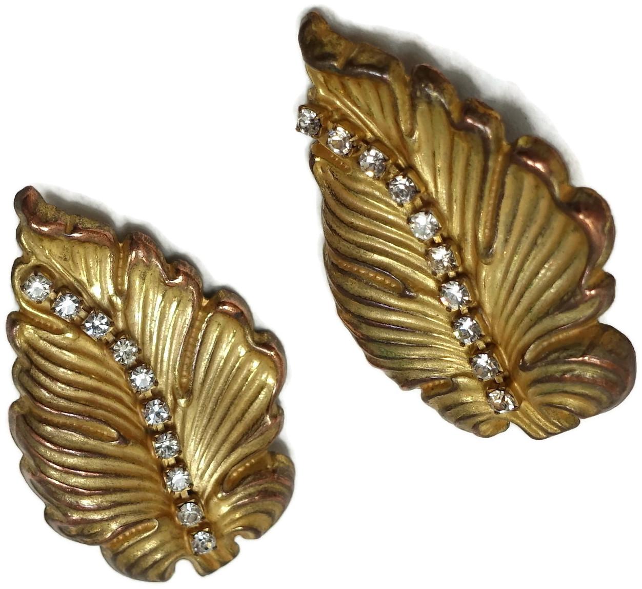 These 1960s vintage signed Miriam Haskell earrings have a gold tone leaf design with crystal accents.  In excellent condition, these clip earrings measure 1-3/4” x 1” and are signed “Haskell”.