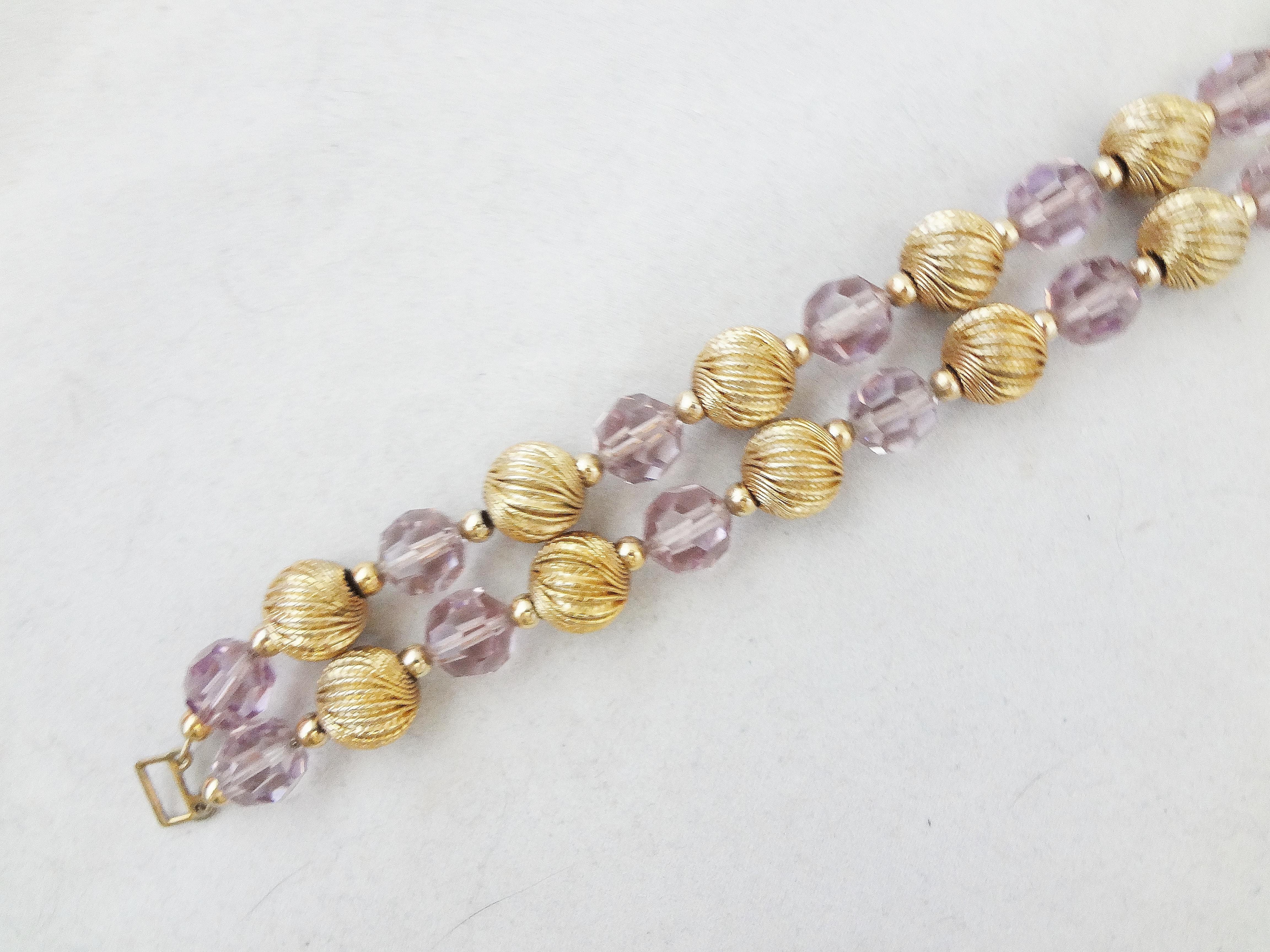 Vintage 1960s Signed Napier Book Piece 2-Strand Goldtone Purple Beaded Bracelet In Excellent Condition In Easton, PA