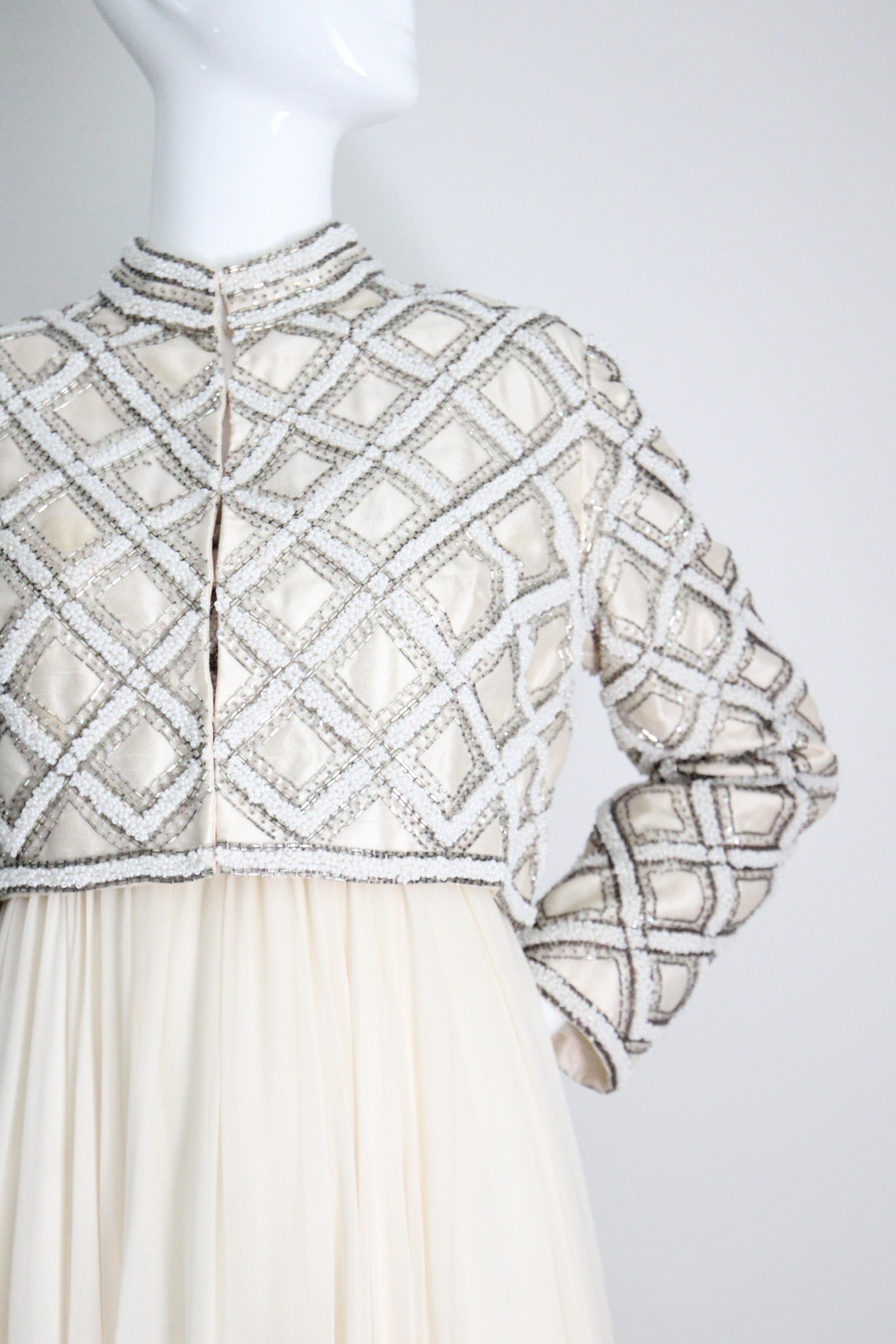 Vintage 1960er Jahre Seide Chiffon Perlen Kleid und passende Jacke Ensemble UK 10 US 6 im Angebot 12