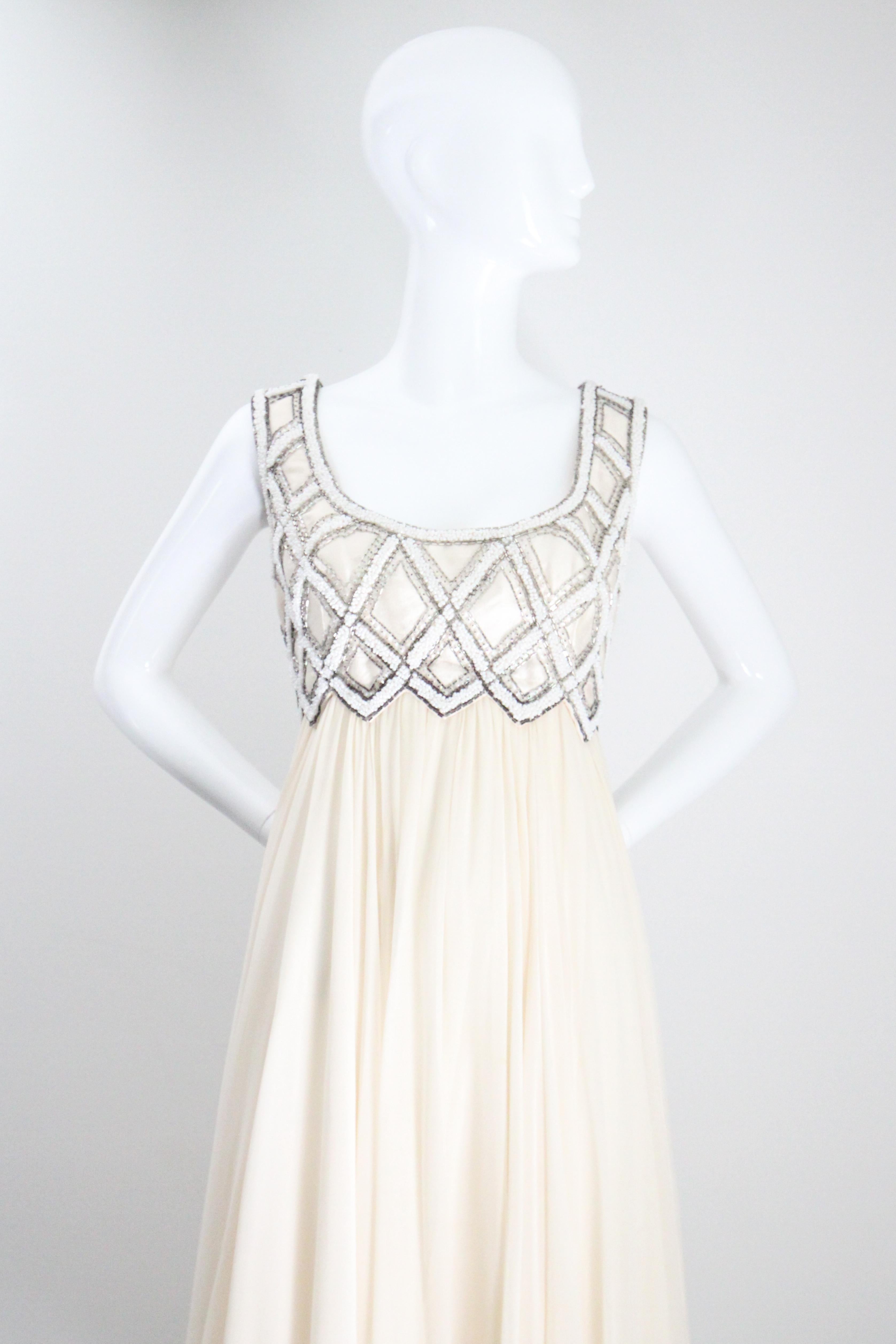Vintage 1960er Jahre Seide Chiffon Perlen Kleid und passende Jacke Ensemble UK 10 US 6 im Zustand „Gut“ im Angebot in Cheltenham, GB