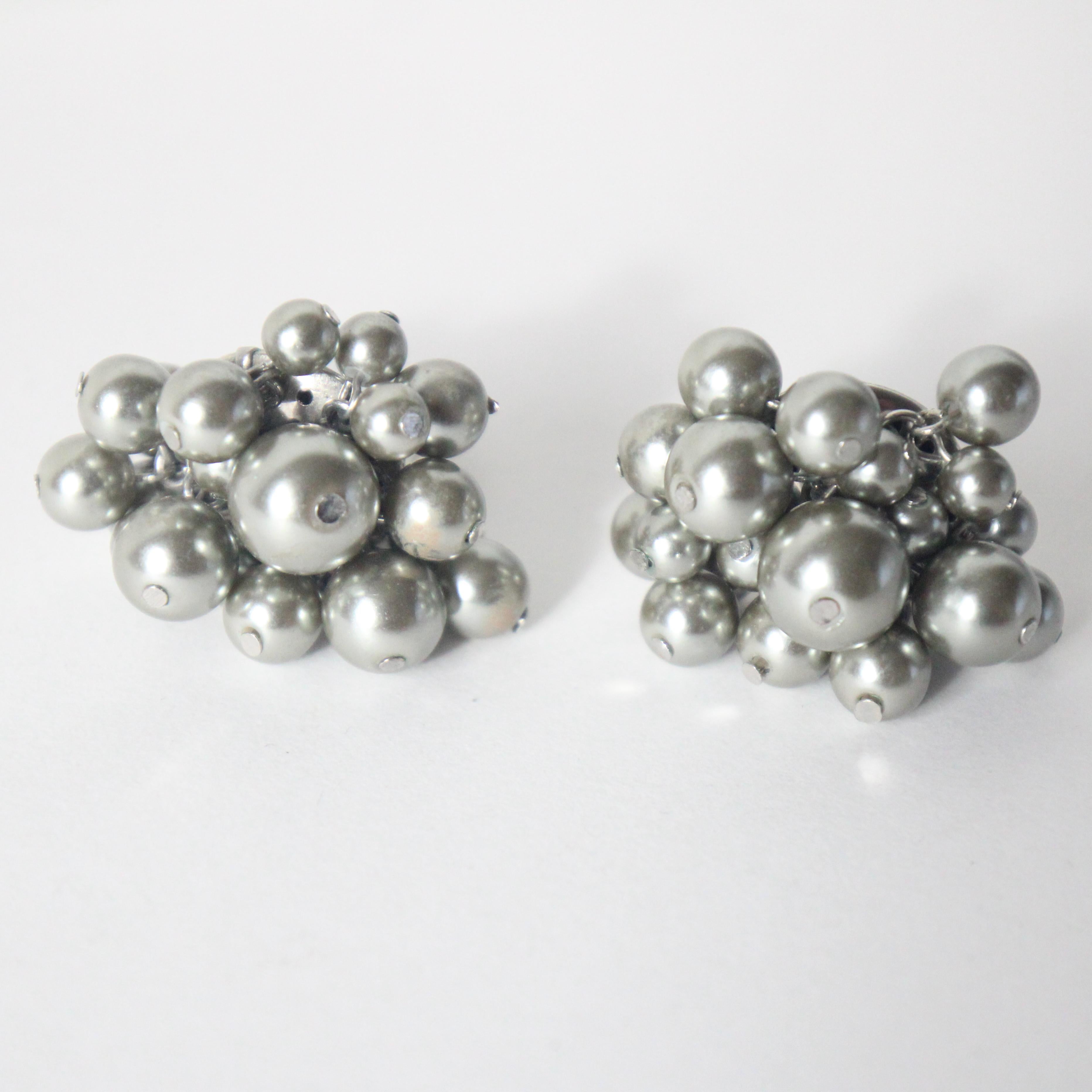 Vintage 1960's Silber Perlen Cluster Clip auf Ohrringe 1960er Jahre Silber Ohrringe (Retro) im Angebot